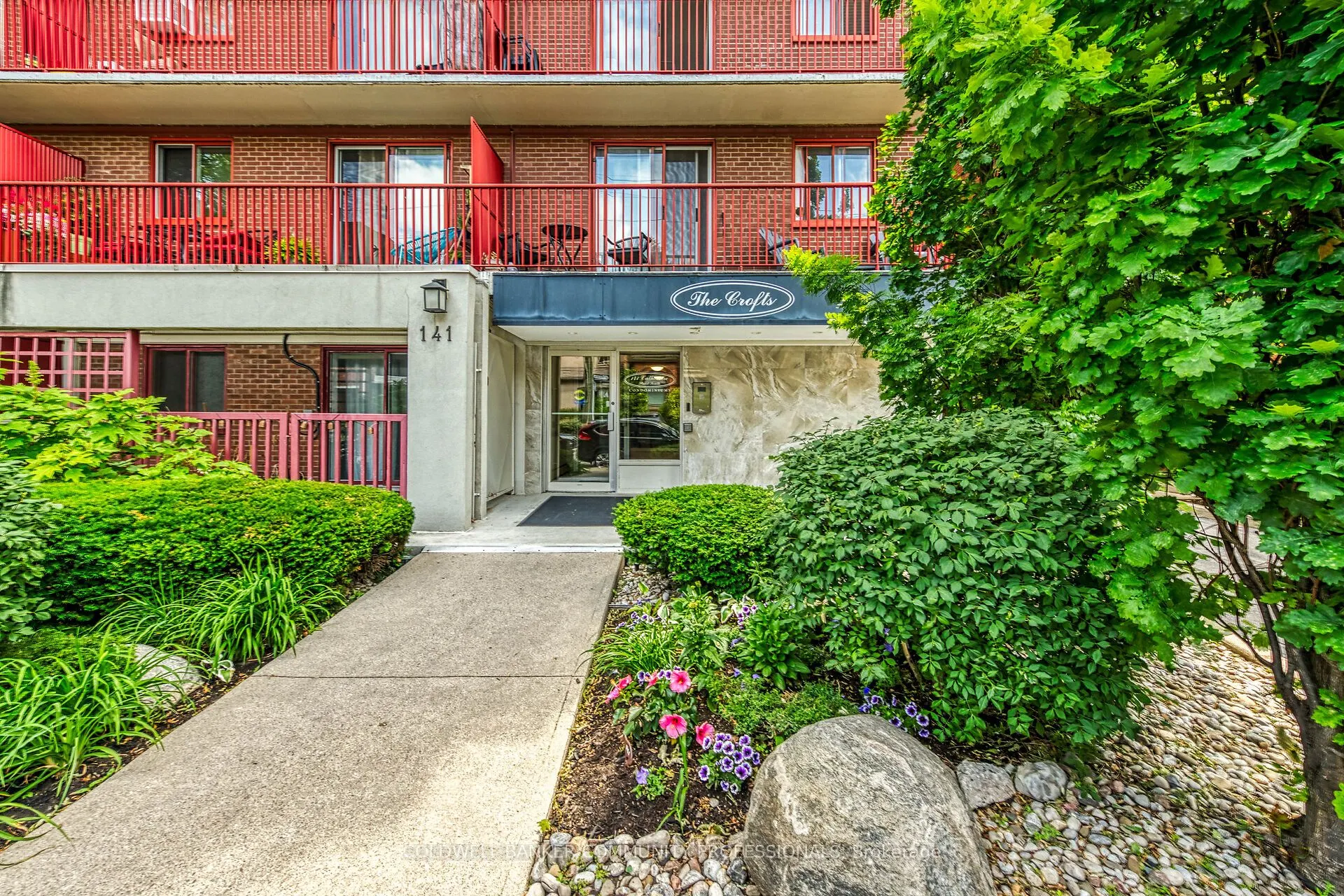 141 Catharine Street S, #806