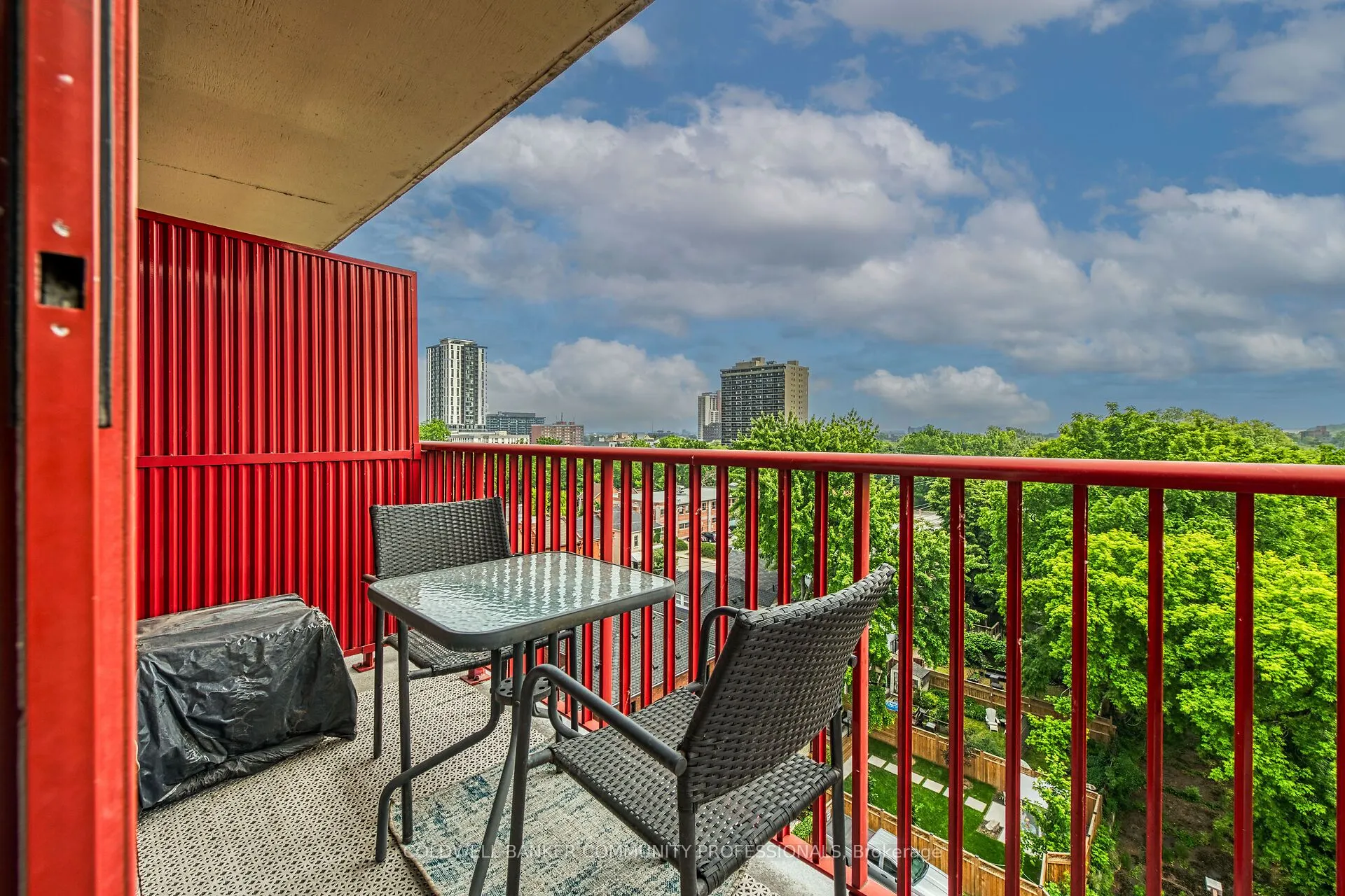 141 Catharine Street S, #806