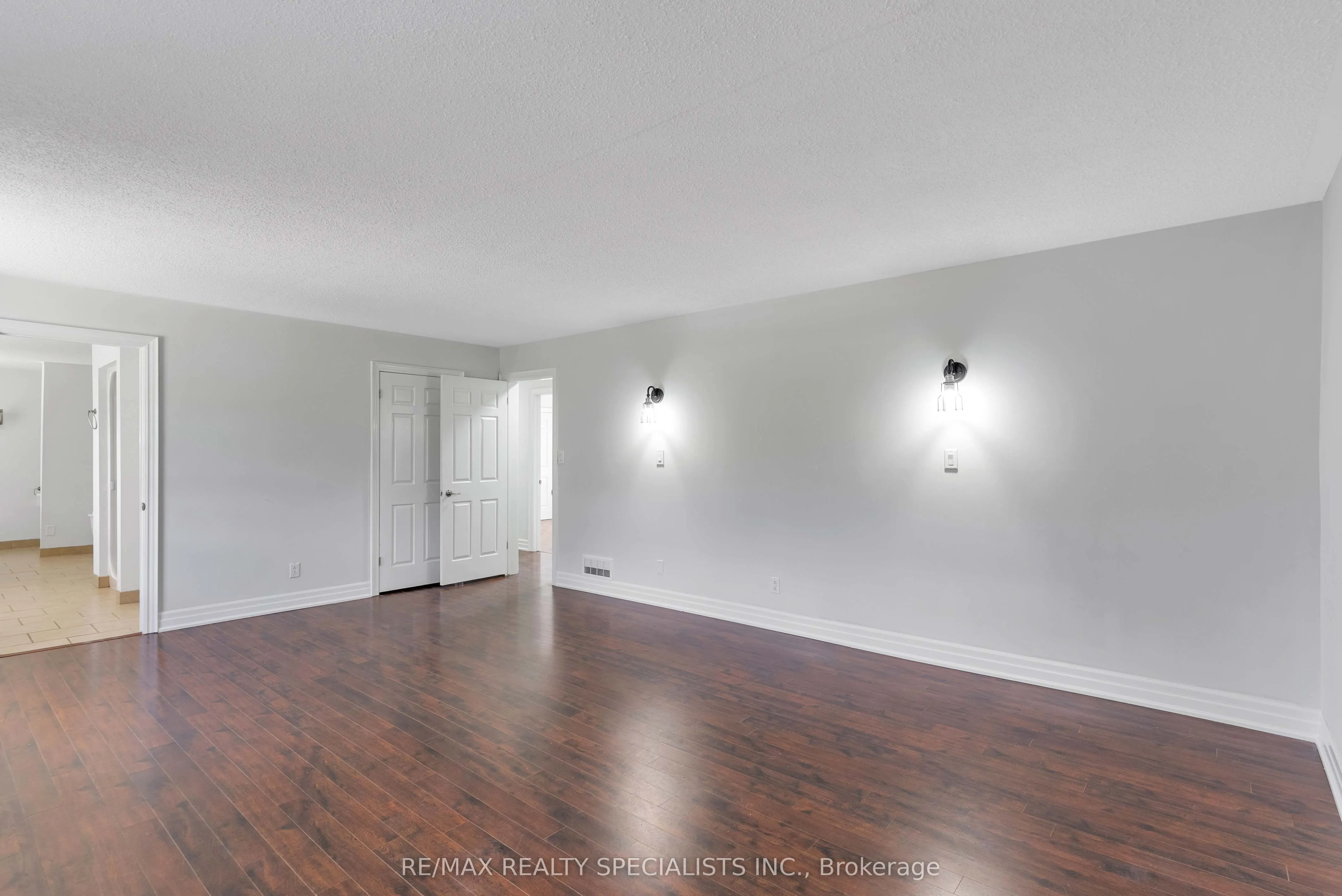 427194 25th Side Road