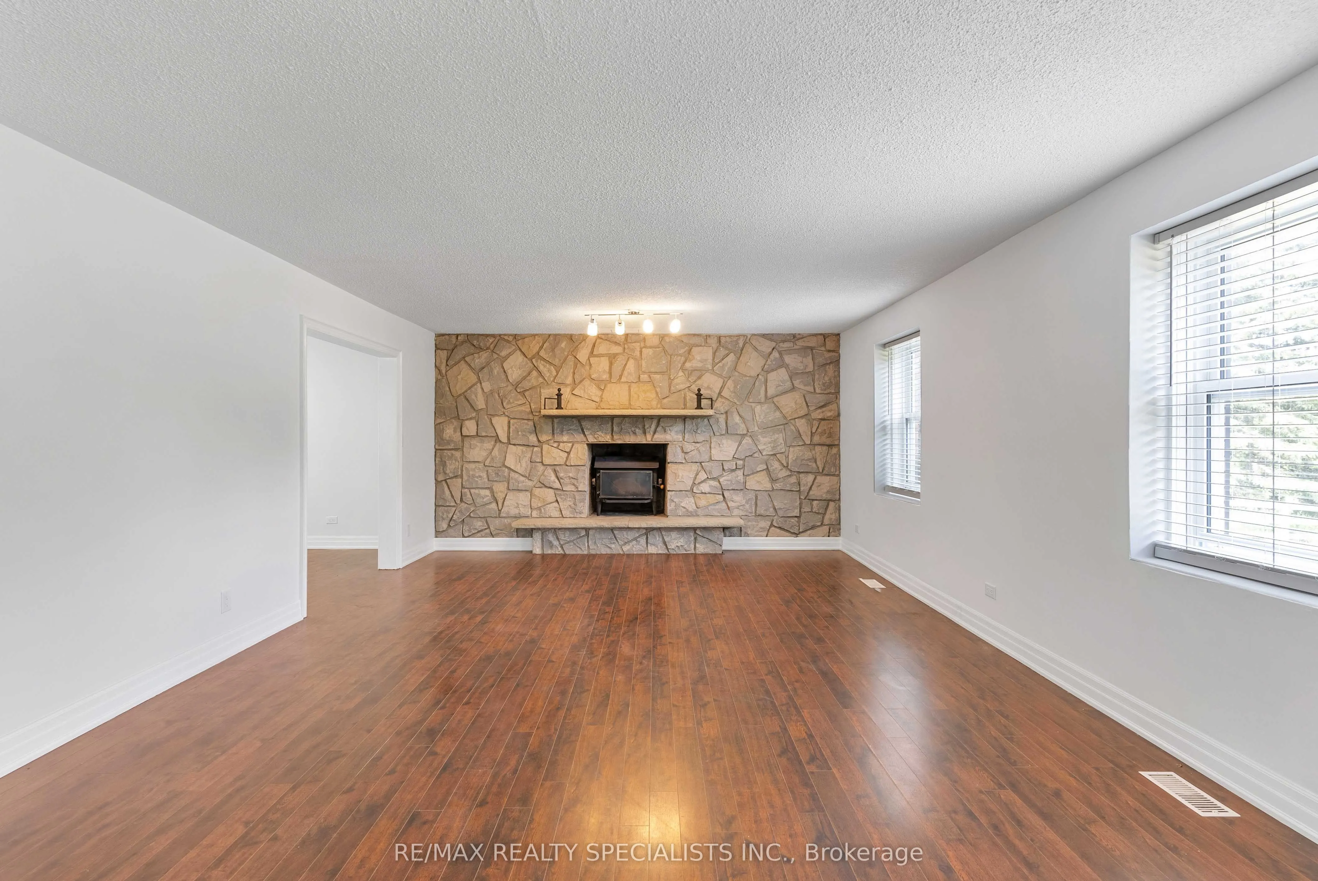 427194 25th Side Road