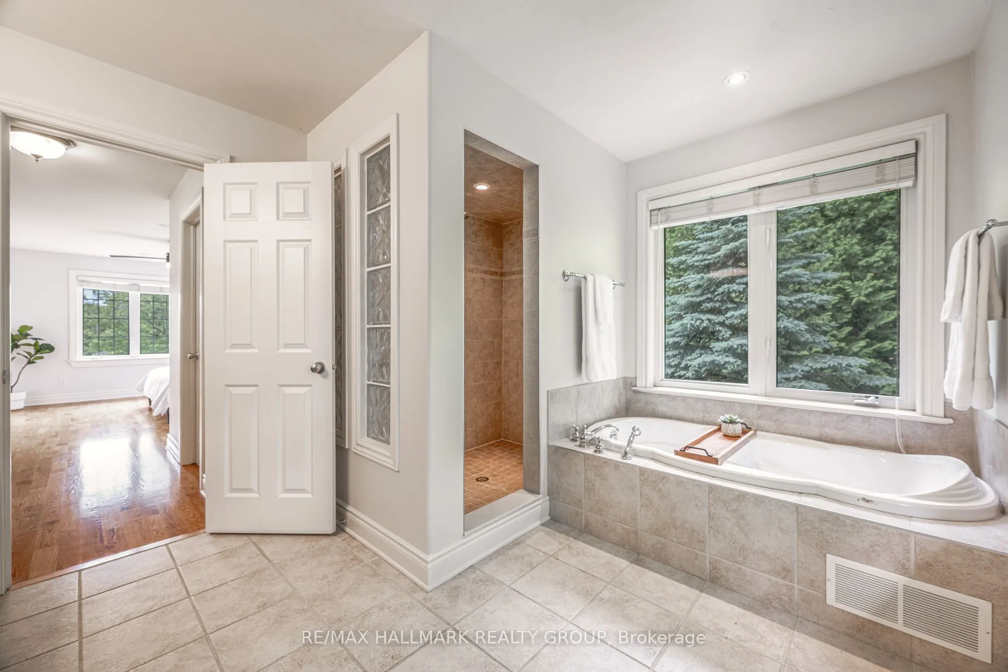 1431 Duchess Crescent