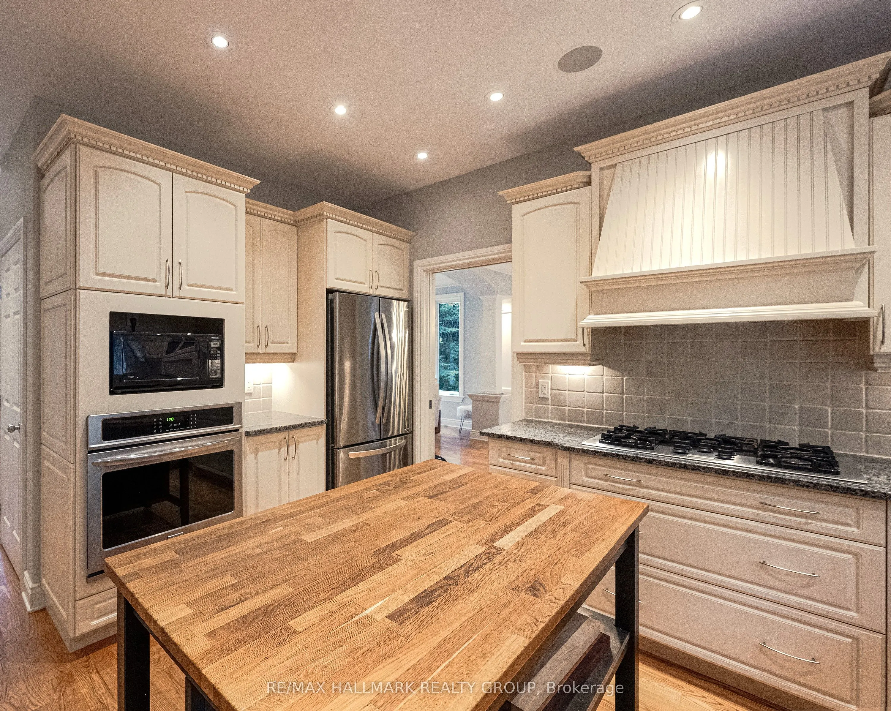 1431 Duchess Crescent