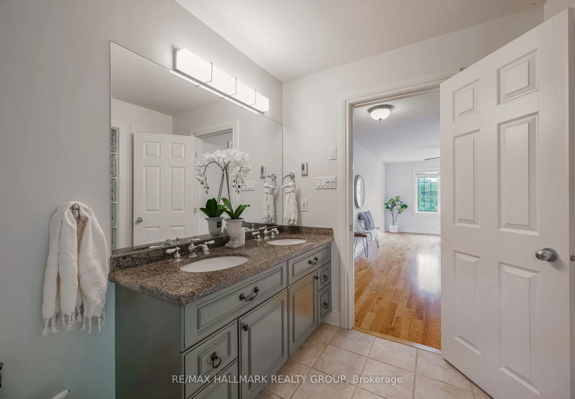 1431 Duchess Crescent