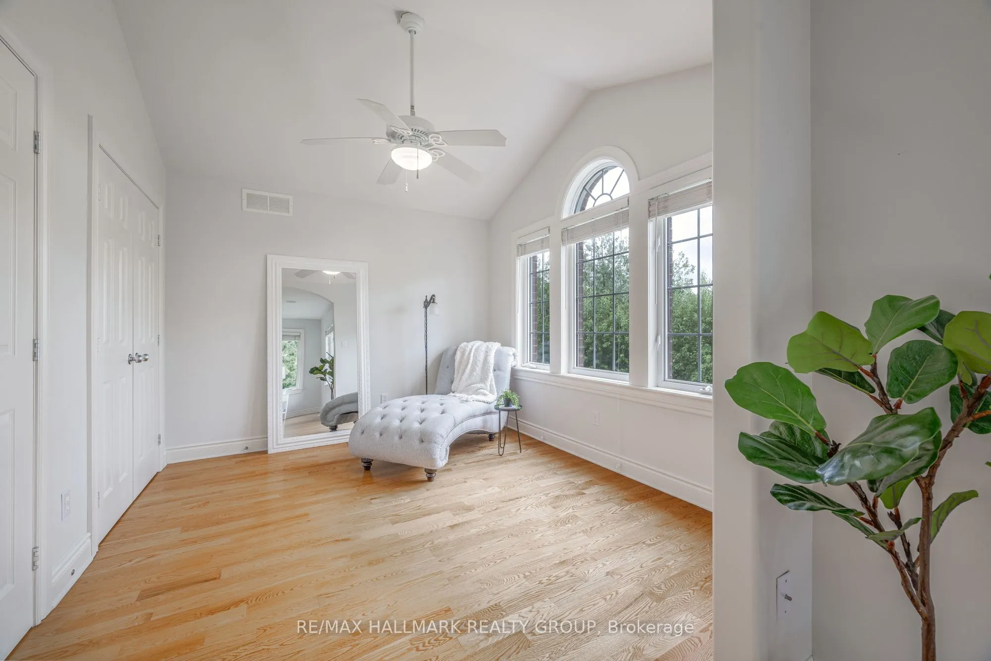1431 Duchess Crescent
