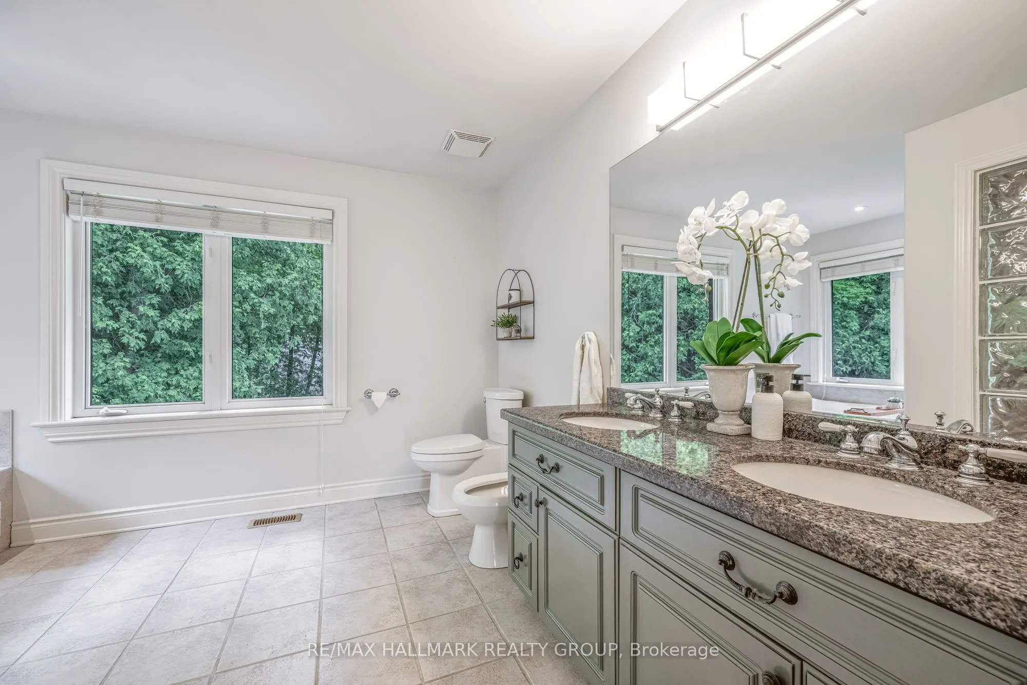 1431 Duchess Crescent