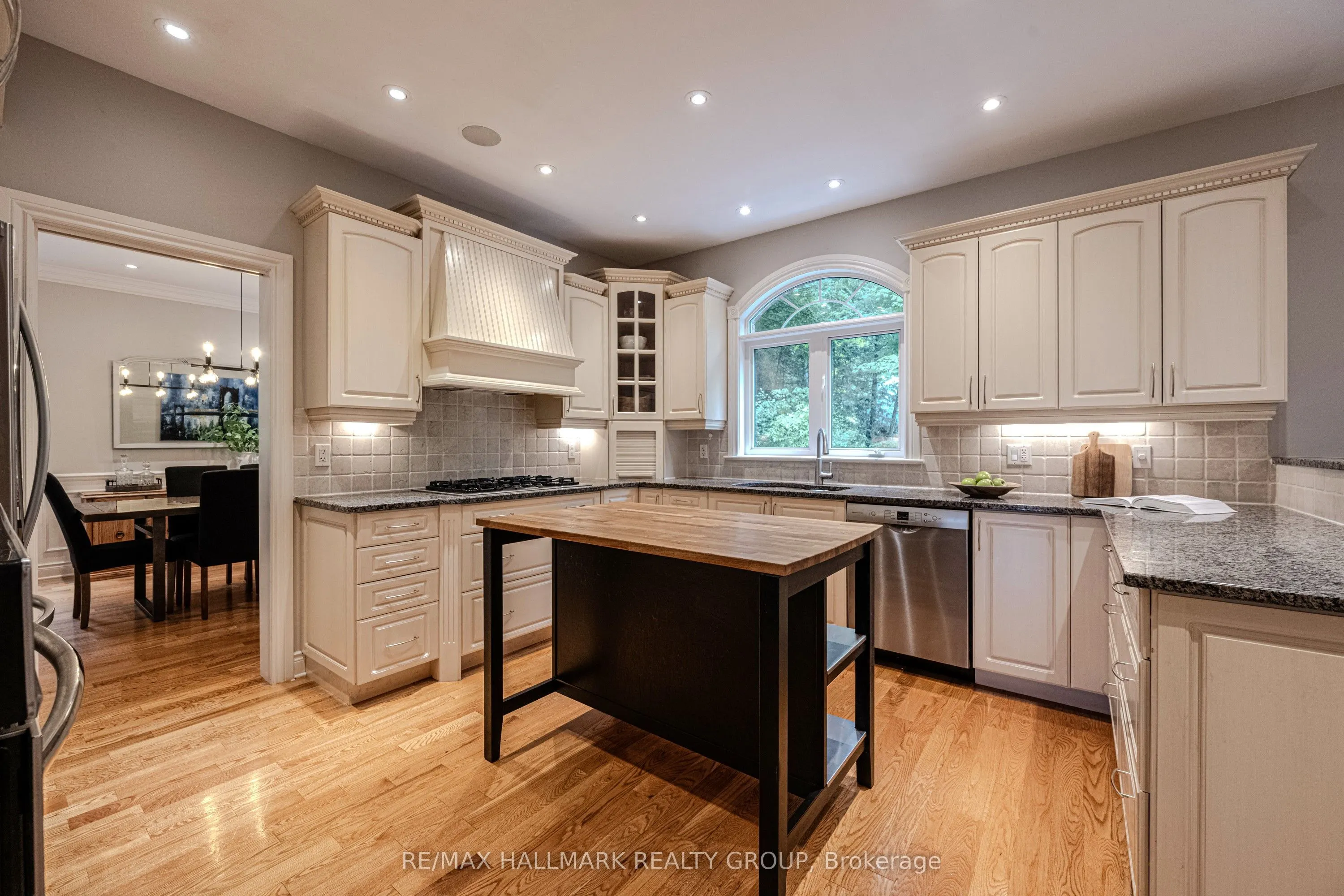 1431 Duchess Crescent