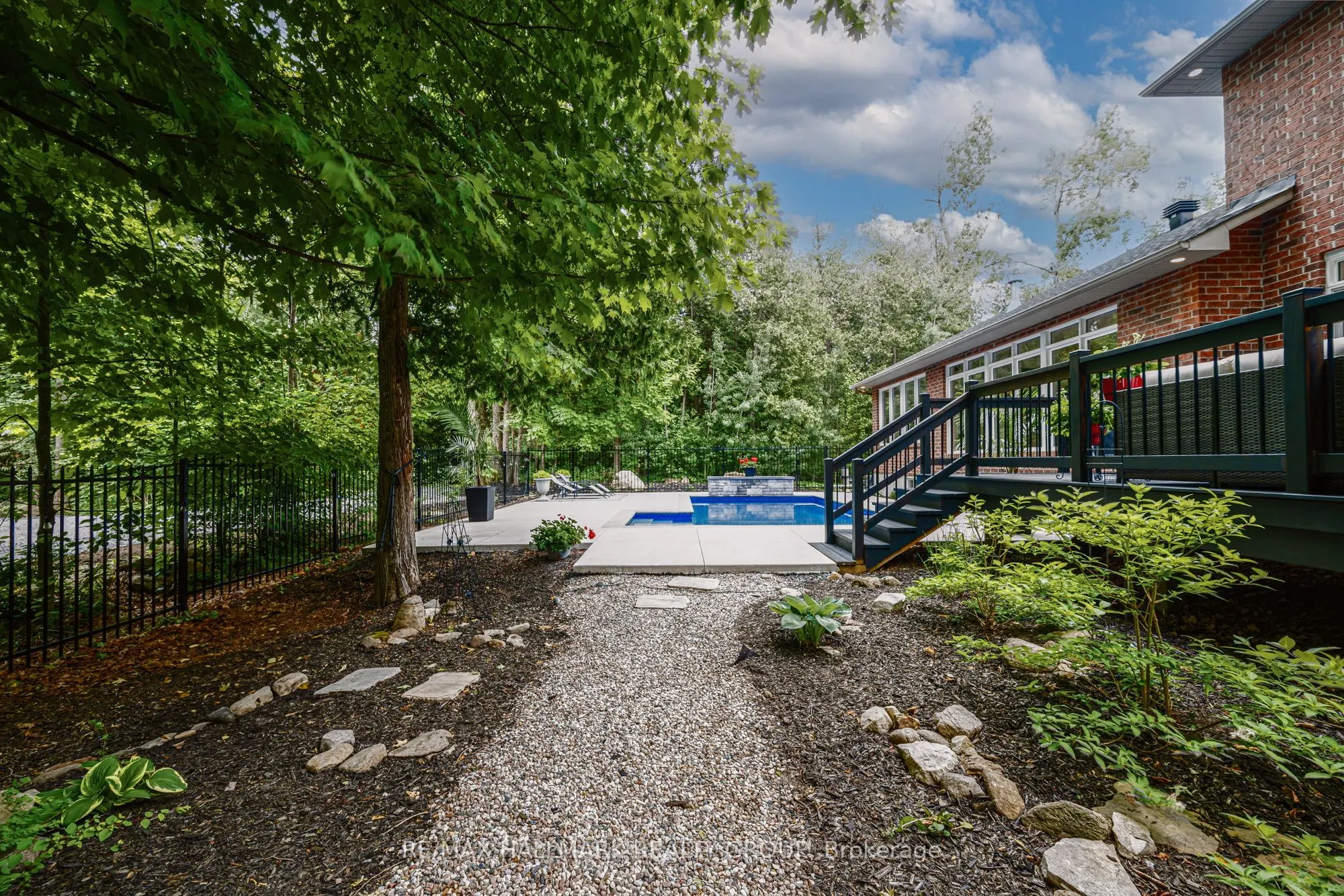 1431 Duchess Crescent
