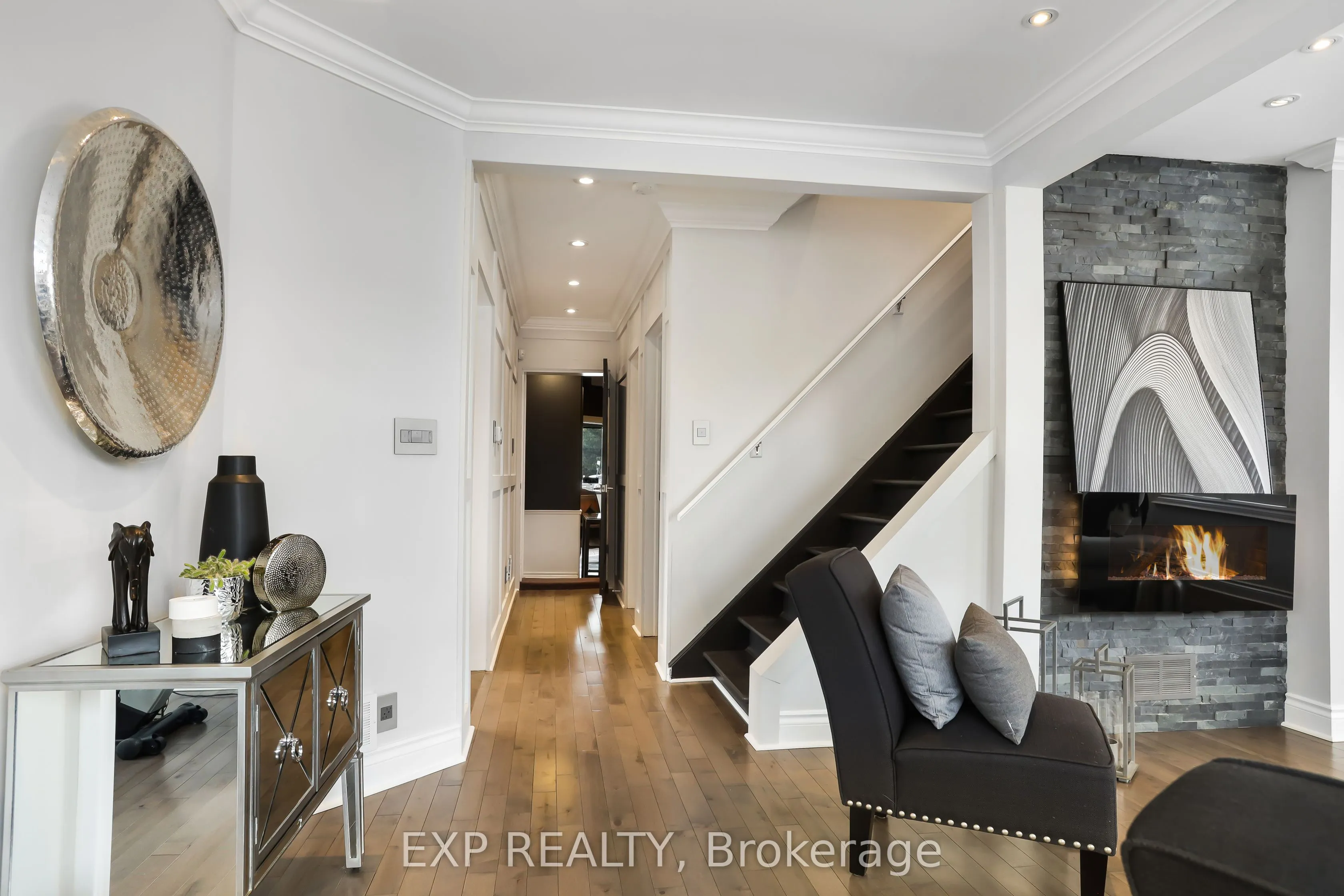 8 Warwick Road