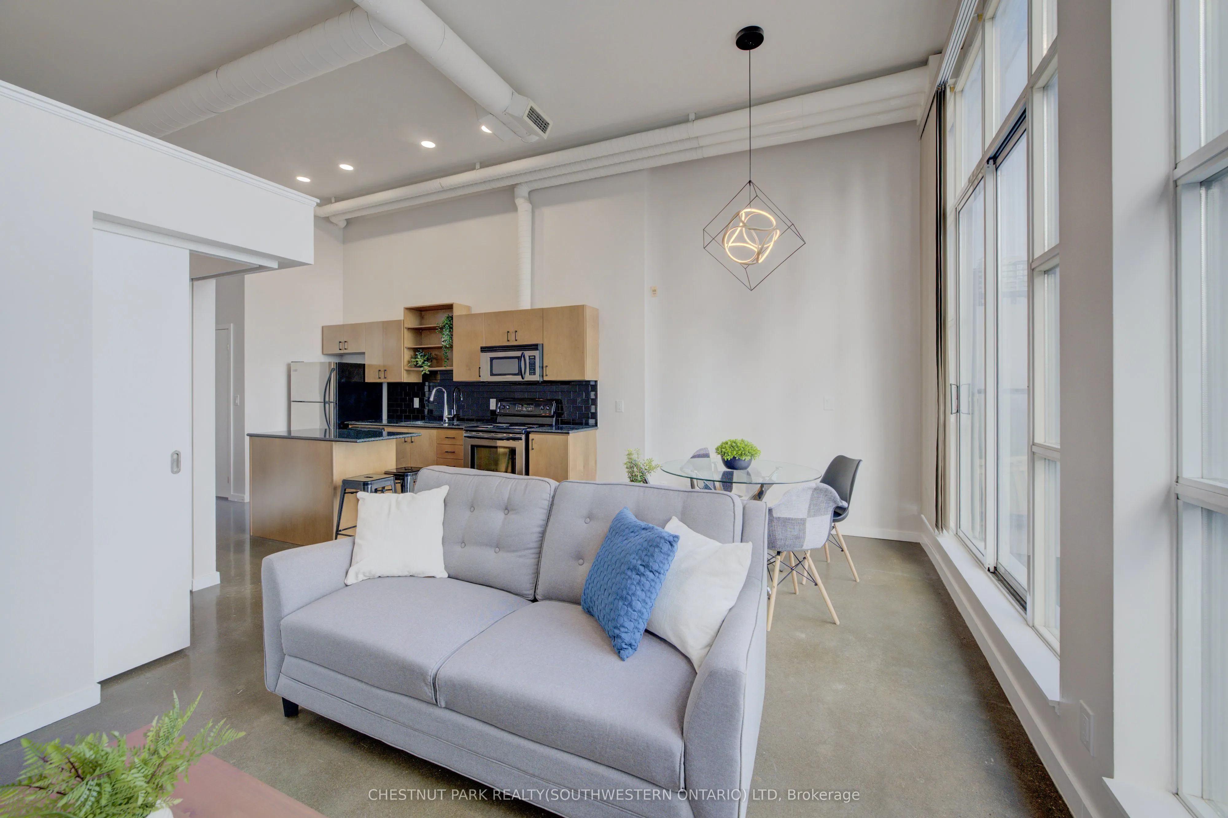 404 King Street W, #524