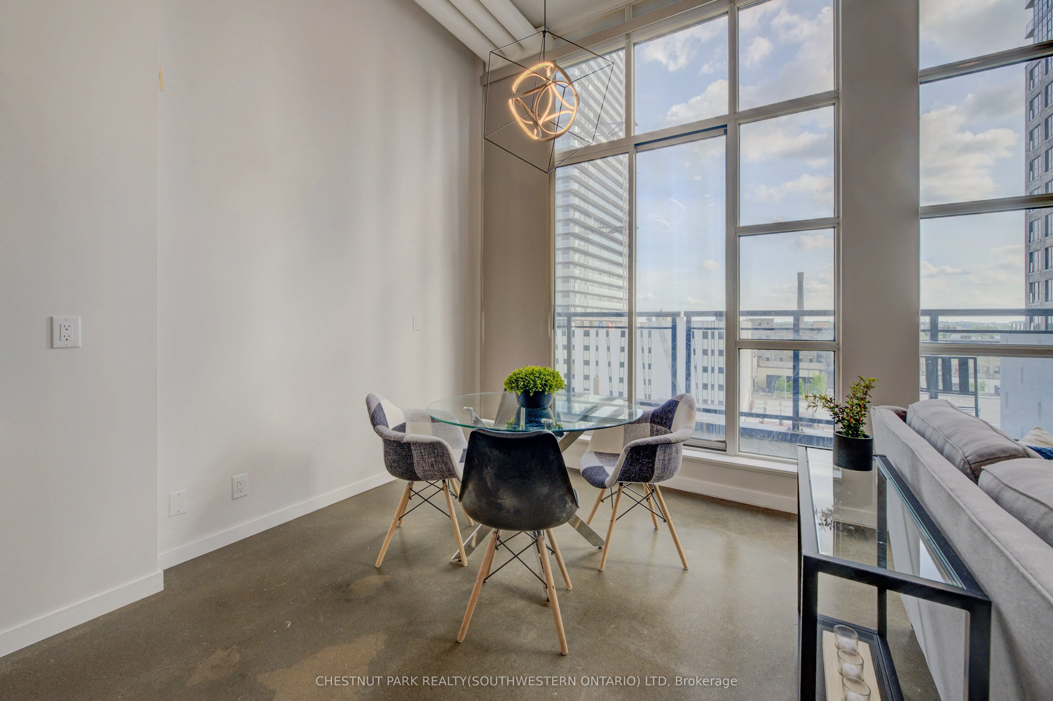 404 King Street W, #524