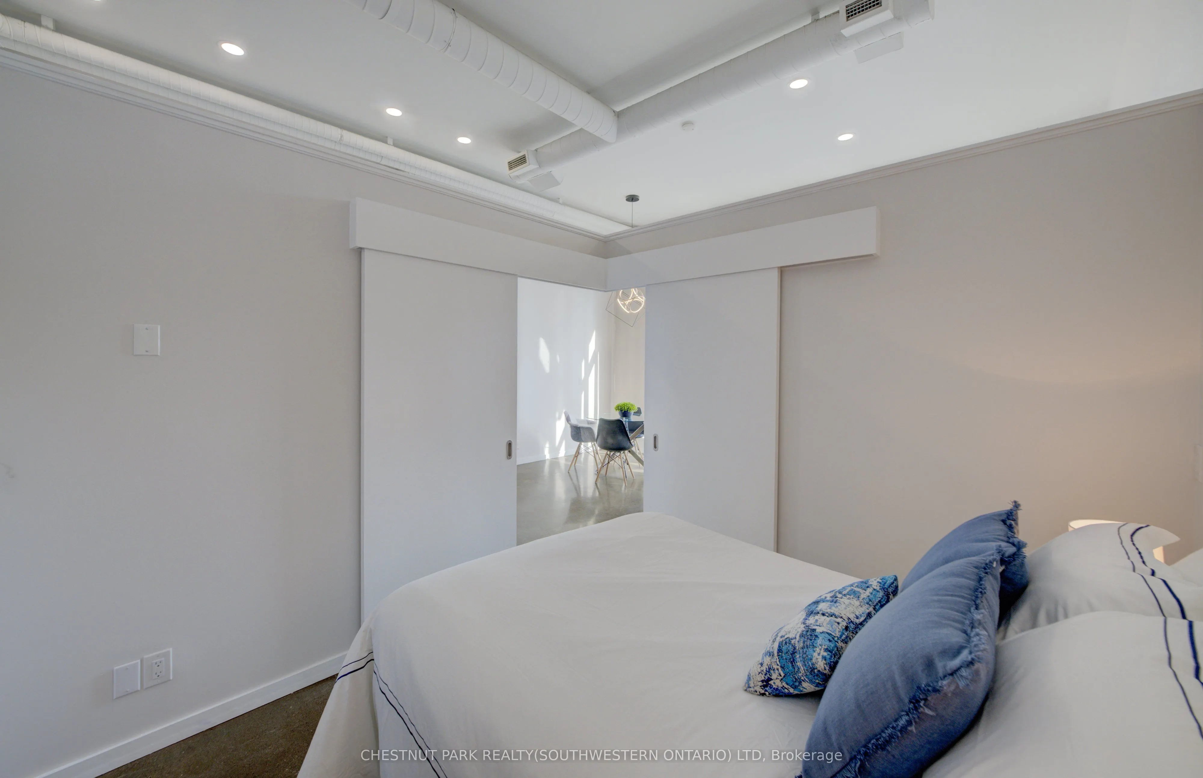 404 King Street W, #524