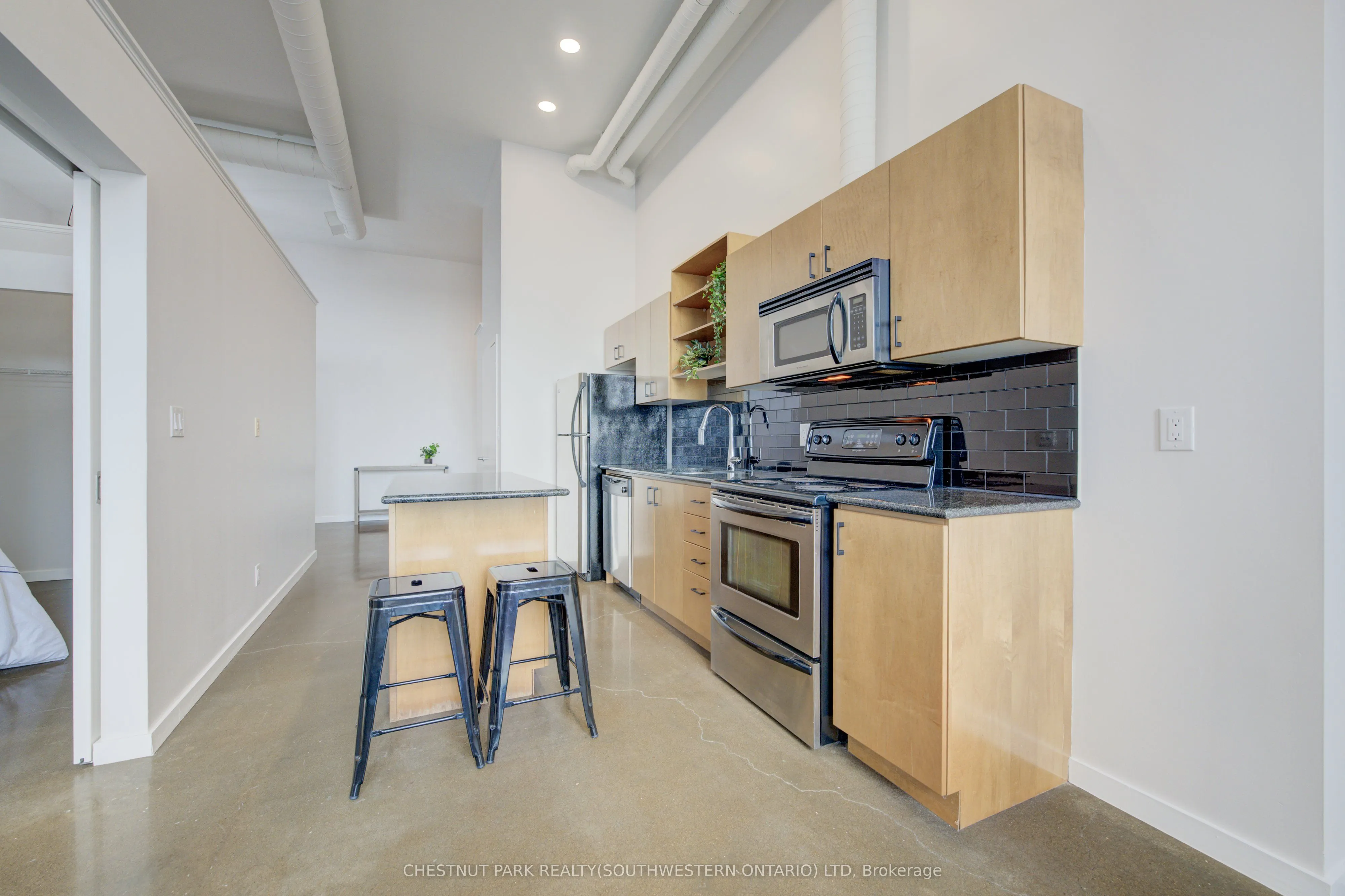 404 King Street W, #524