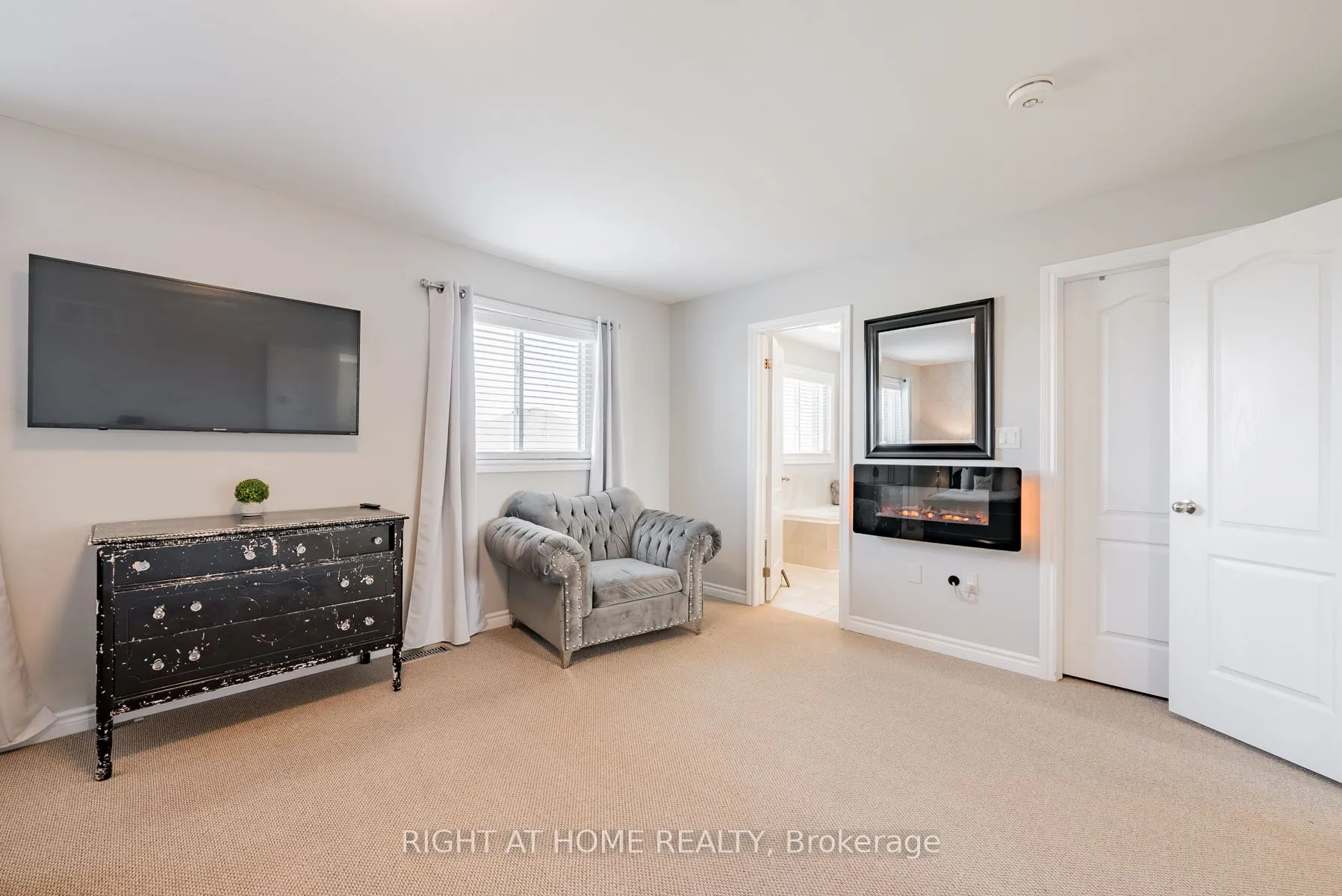 38 Claxton Crescent