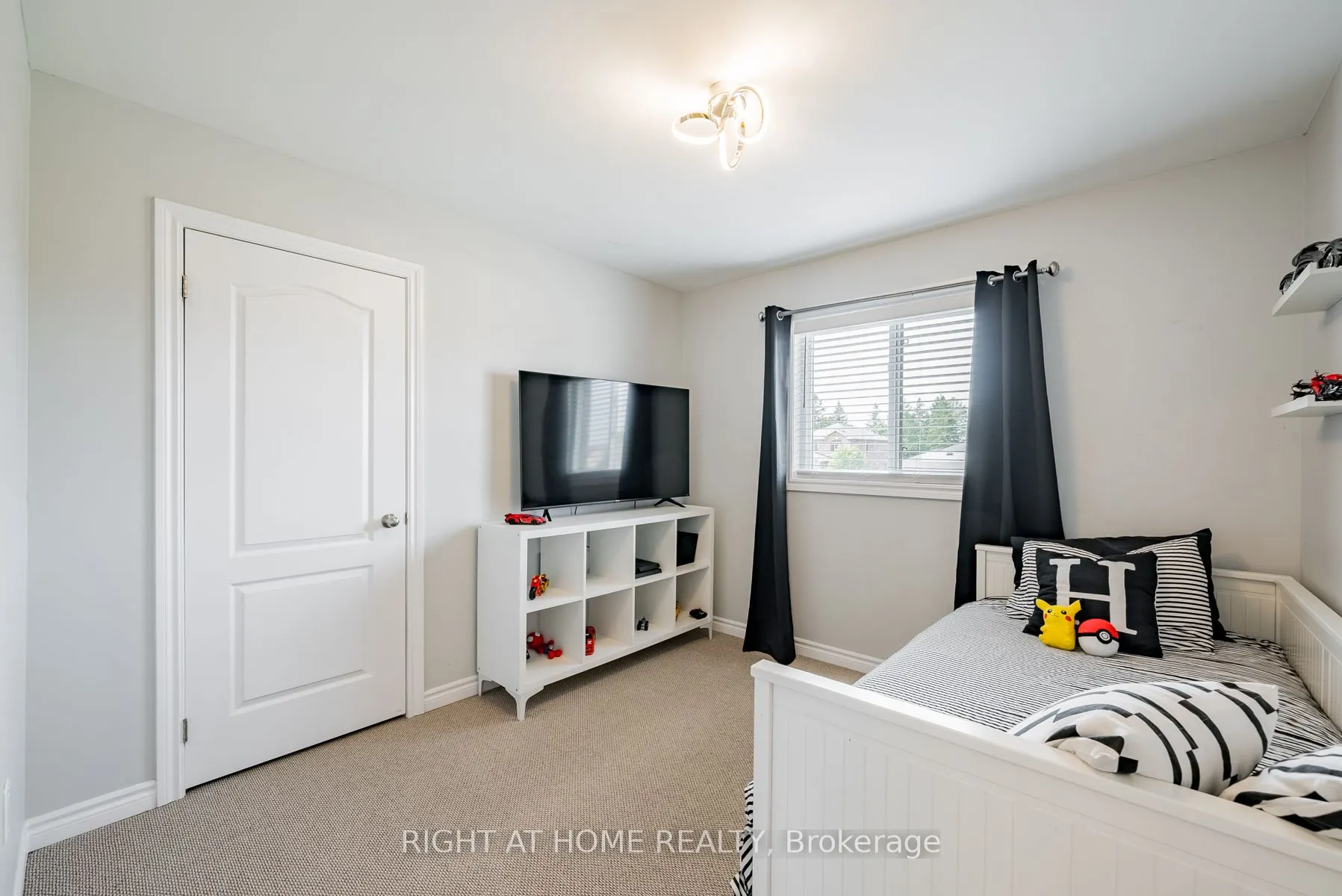 38 Claxton Crescent