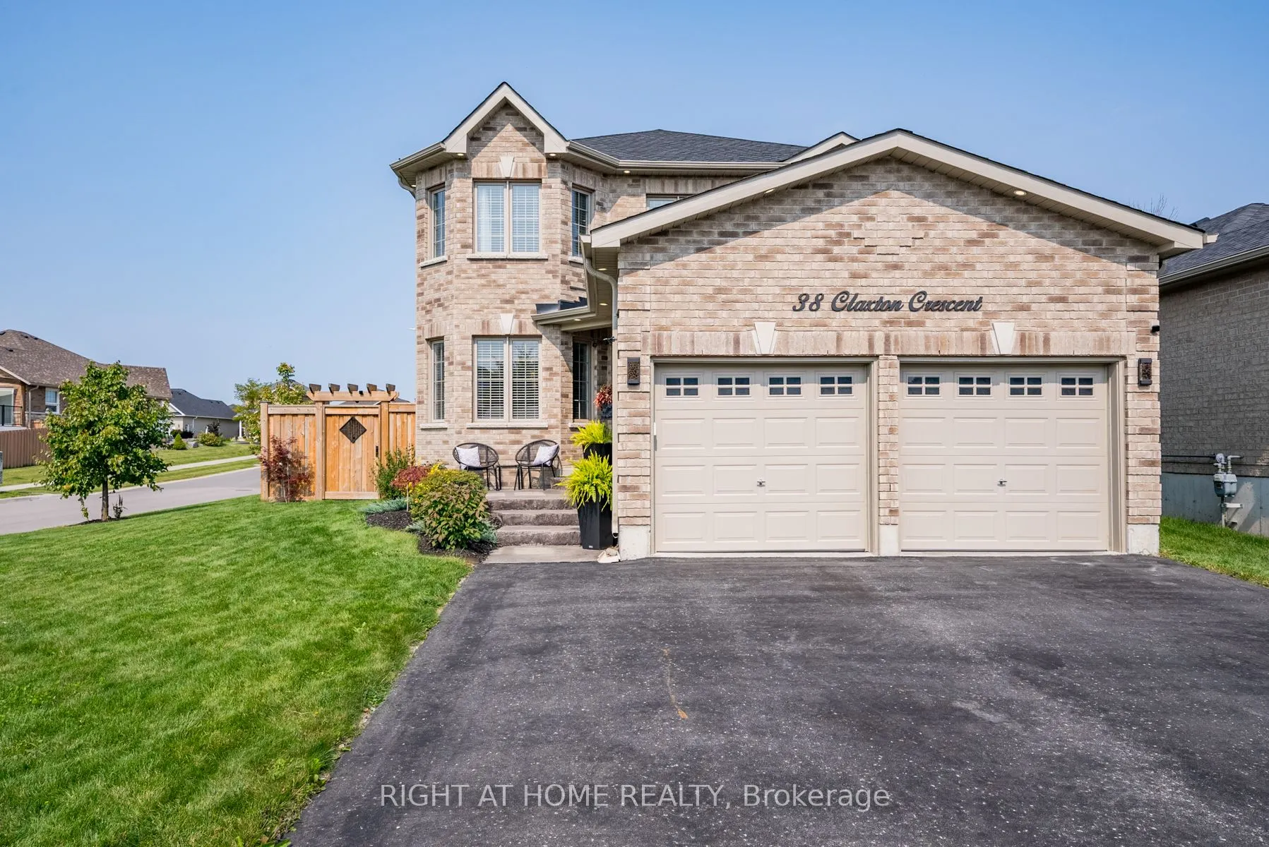 38 Claxton Crescent