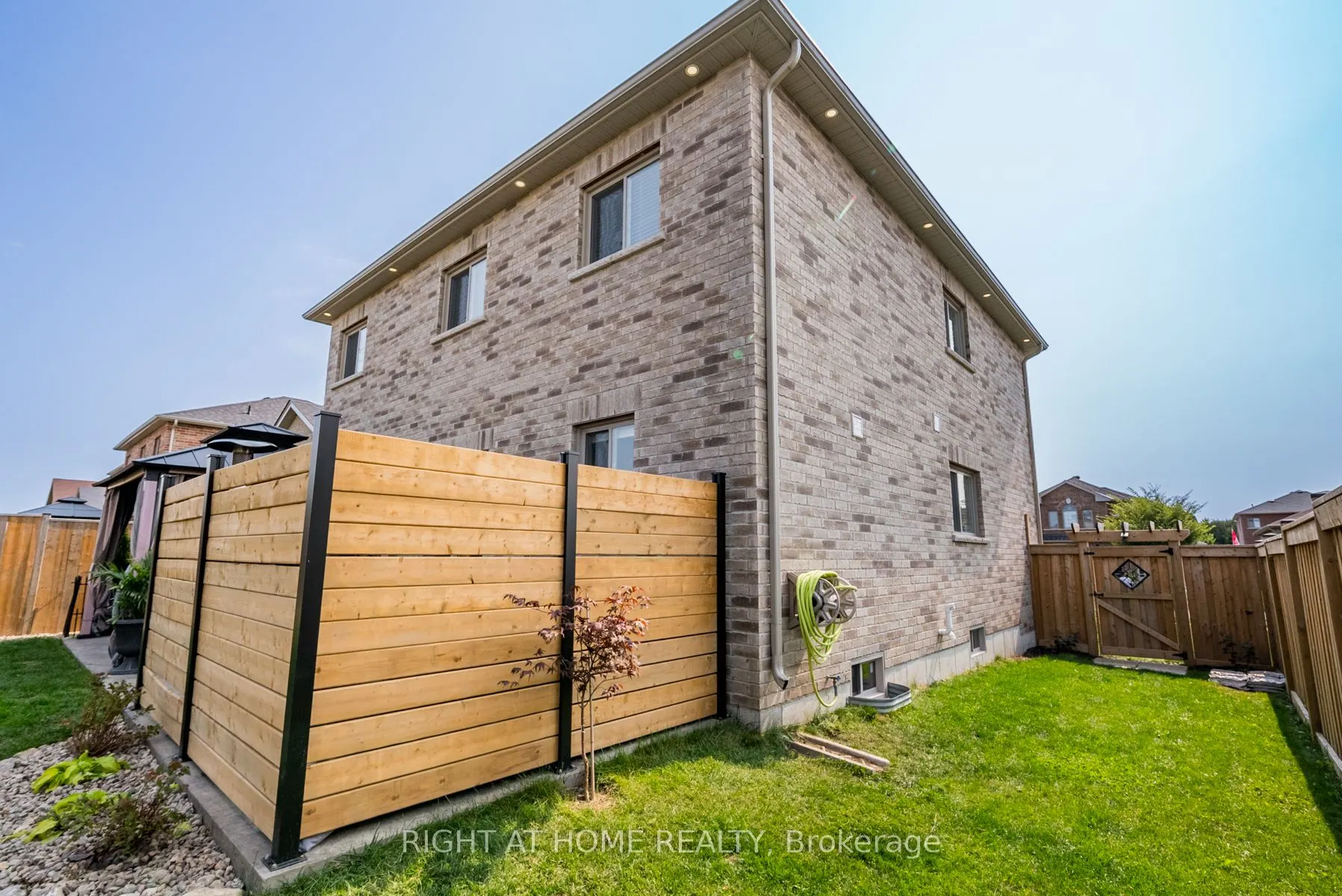 38 Claxton Crescent