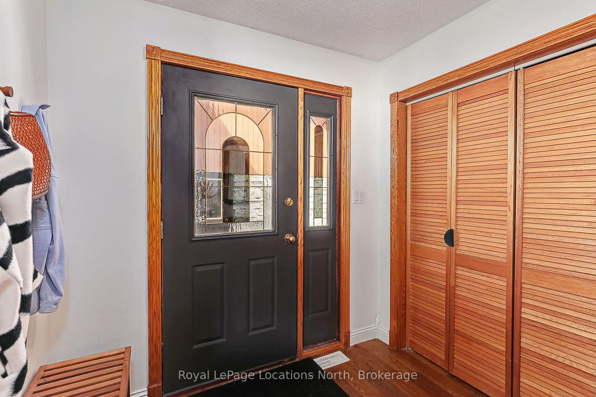 296 Lakeshore Road N
