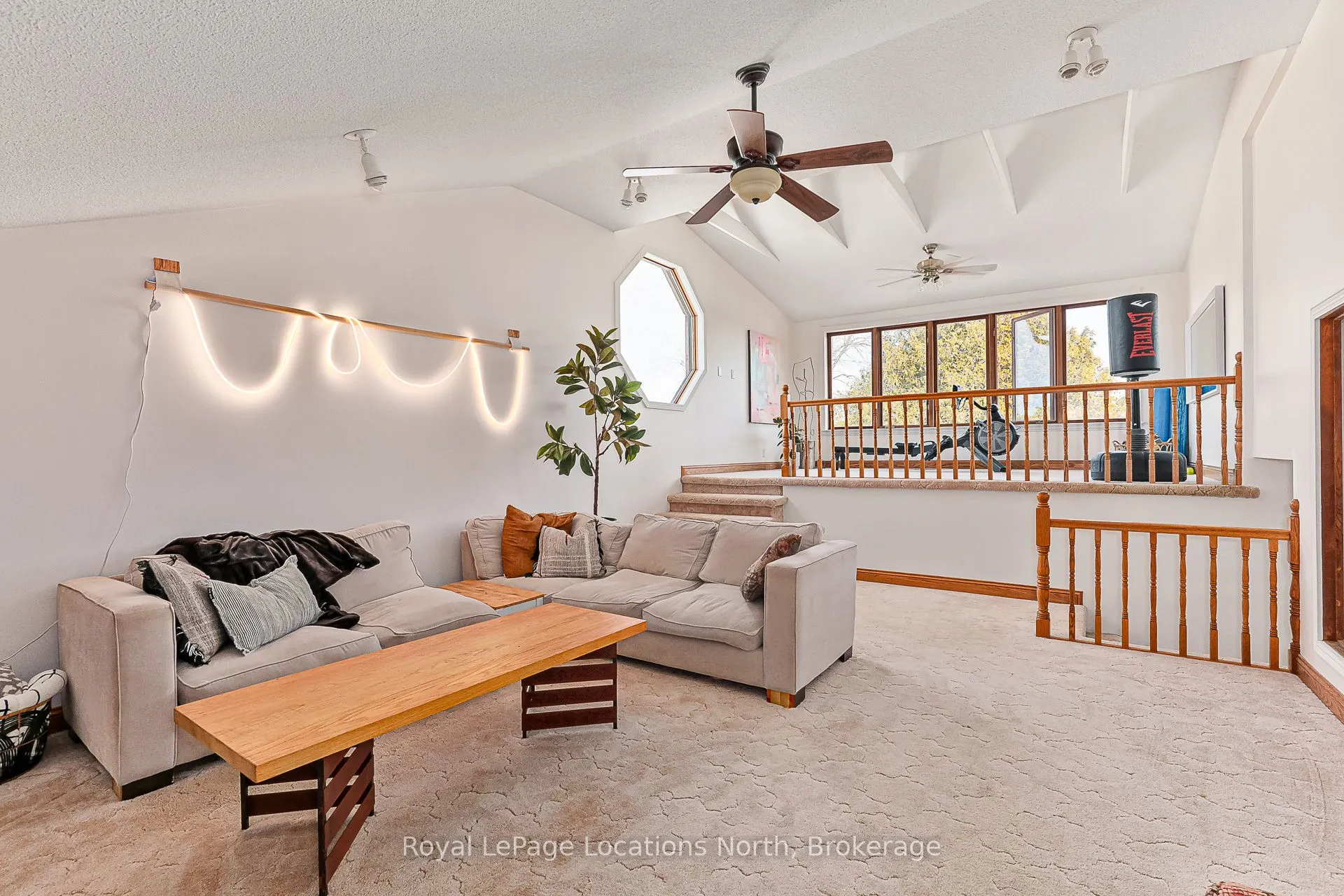 296 Lakeshore Road N
