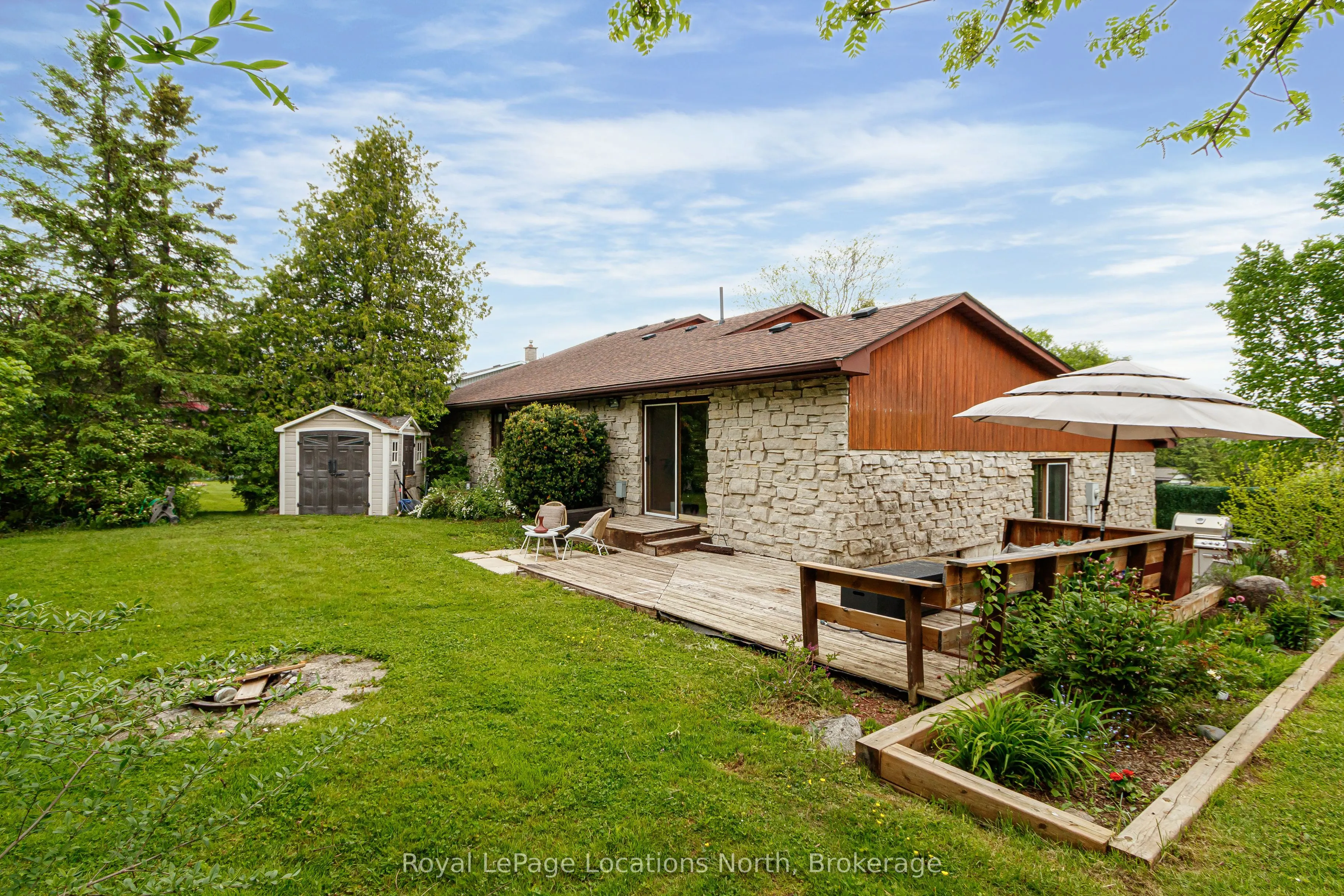 296 Lakeshore Road N