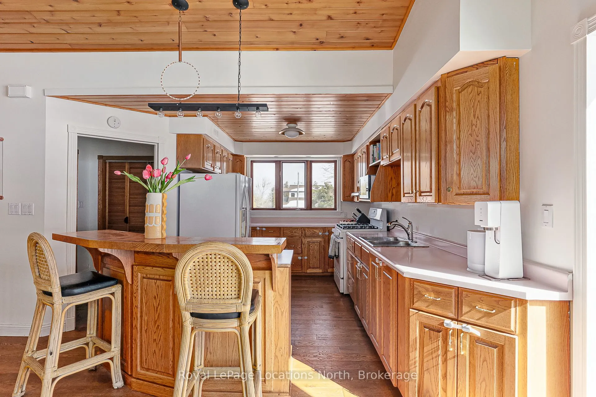 296 Lakeshore Road N