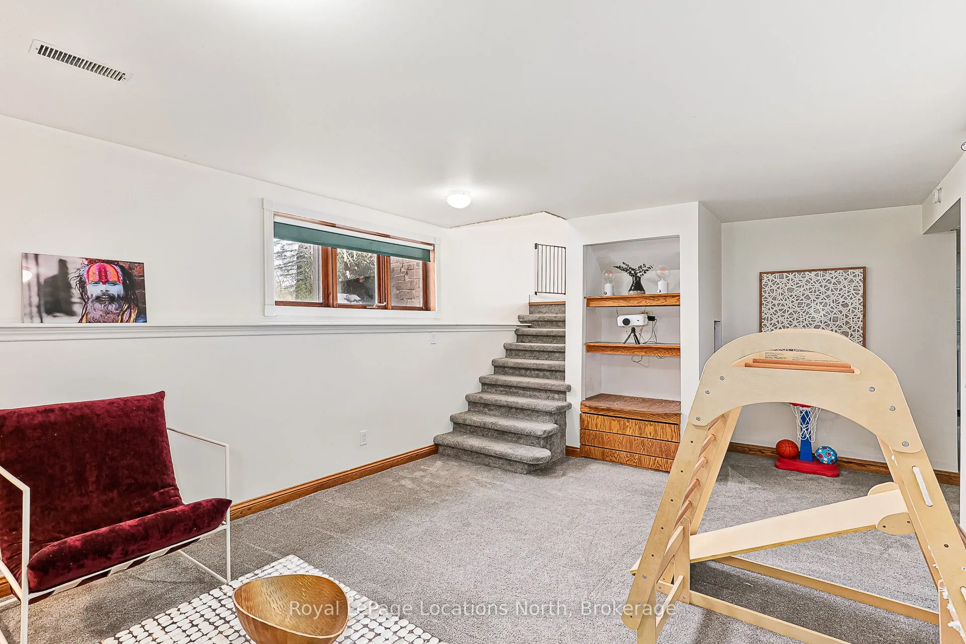296 Lakeshore Road N