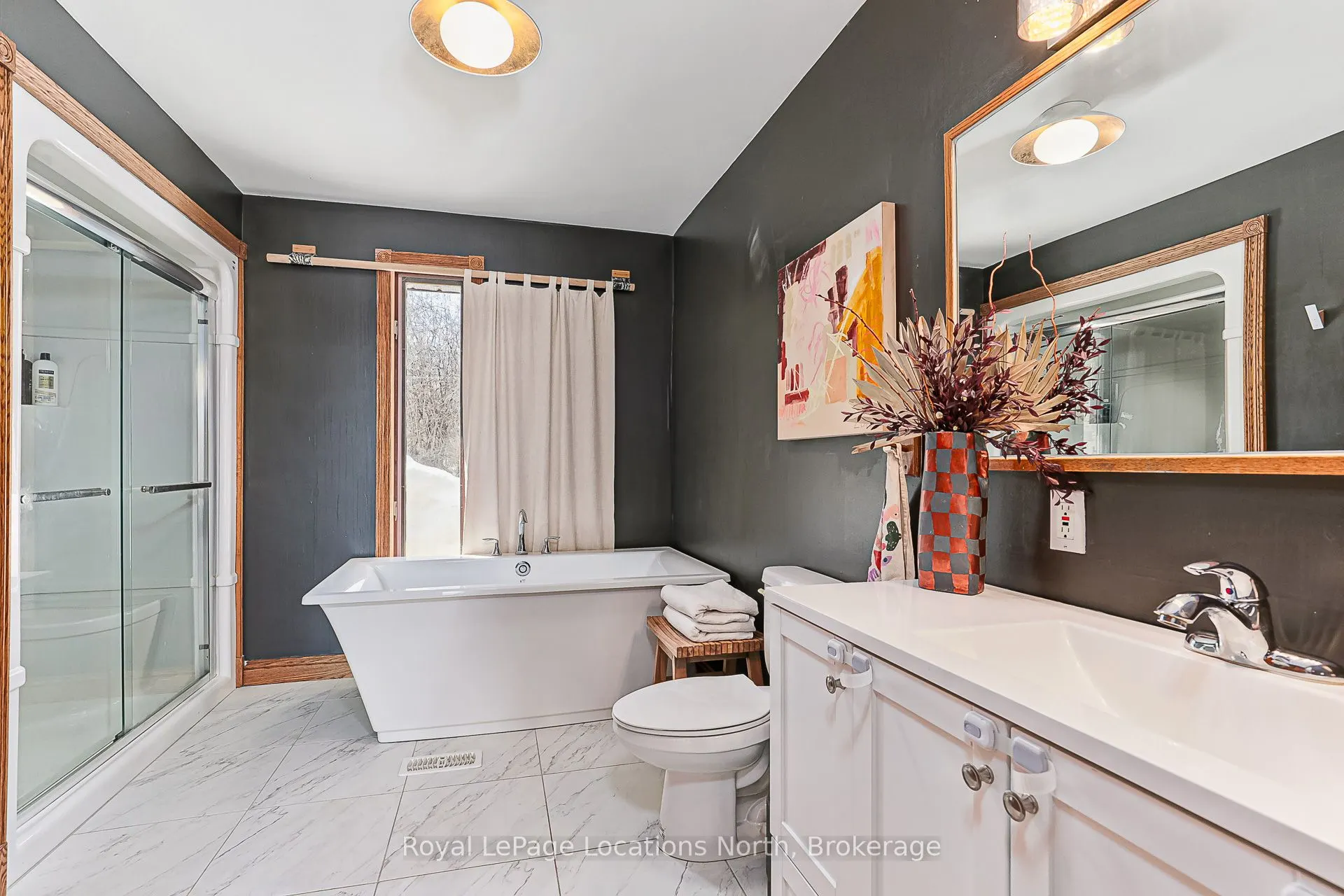 296 Lakeshore Road N