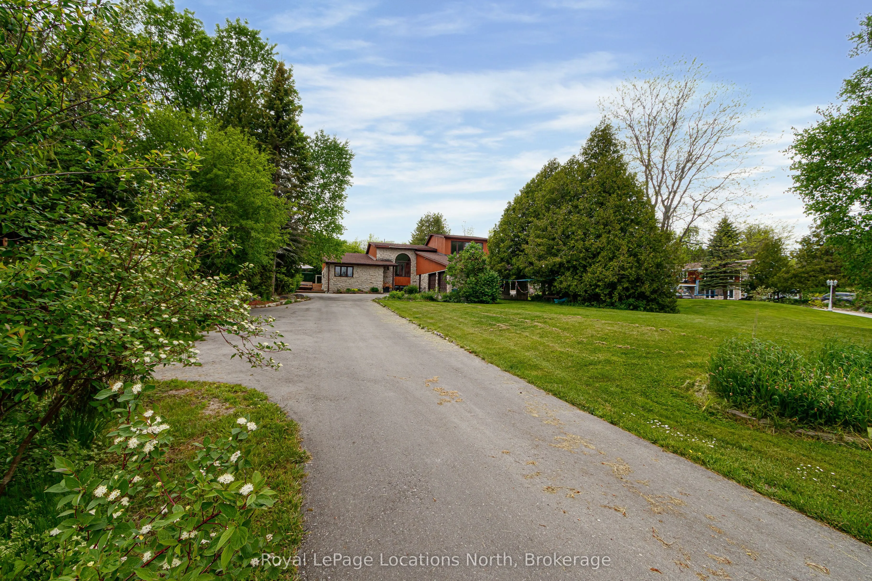 296 Lakeshore Road N