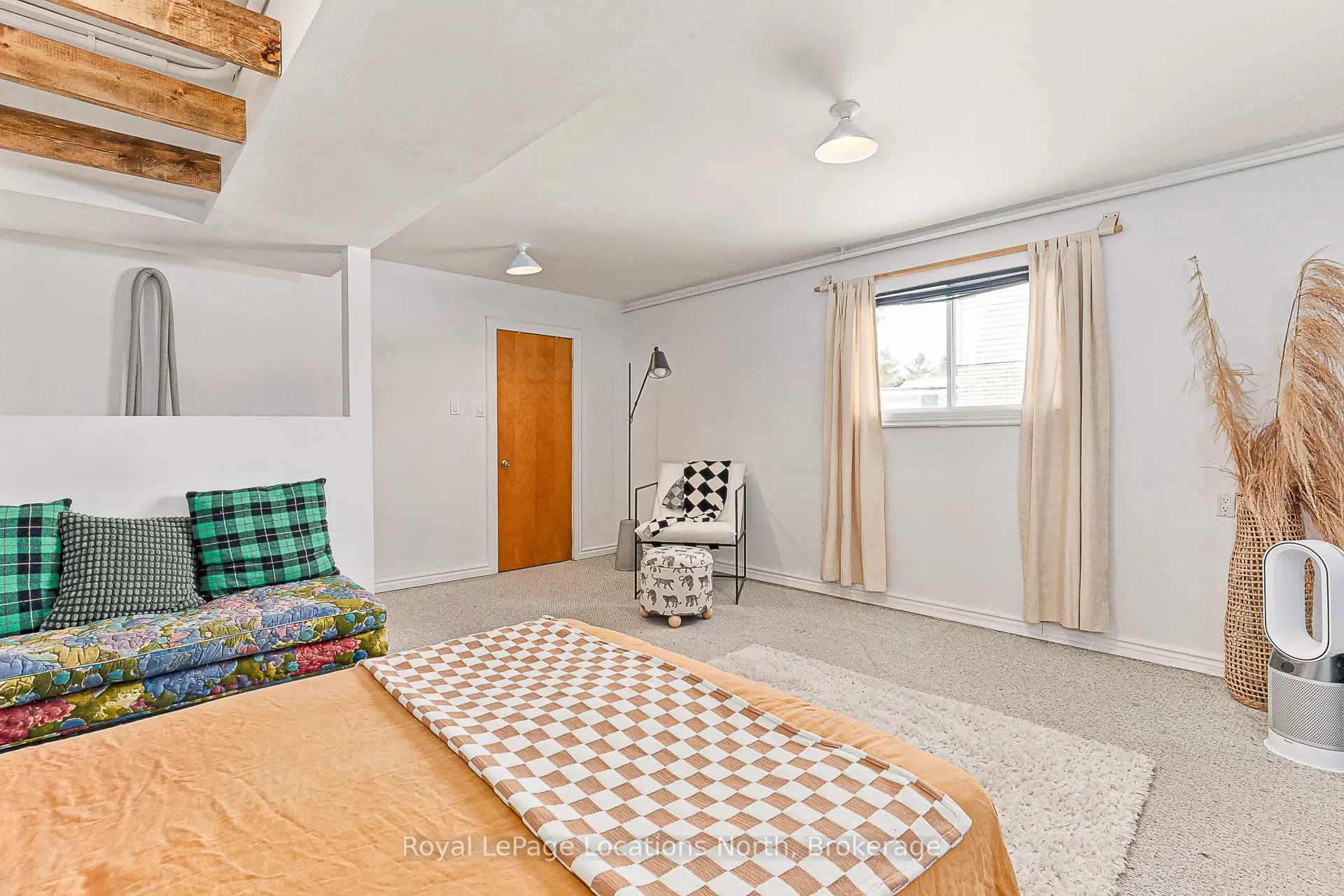 296 Lakeshore Road N