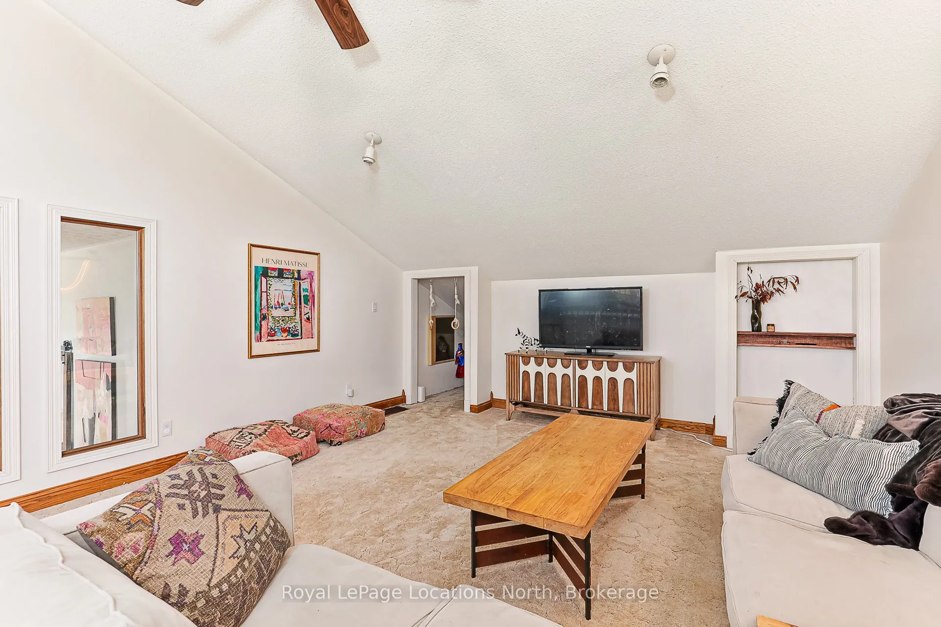 296 Lakeshore Road N