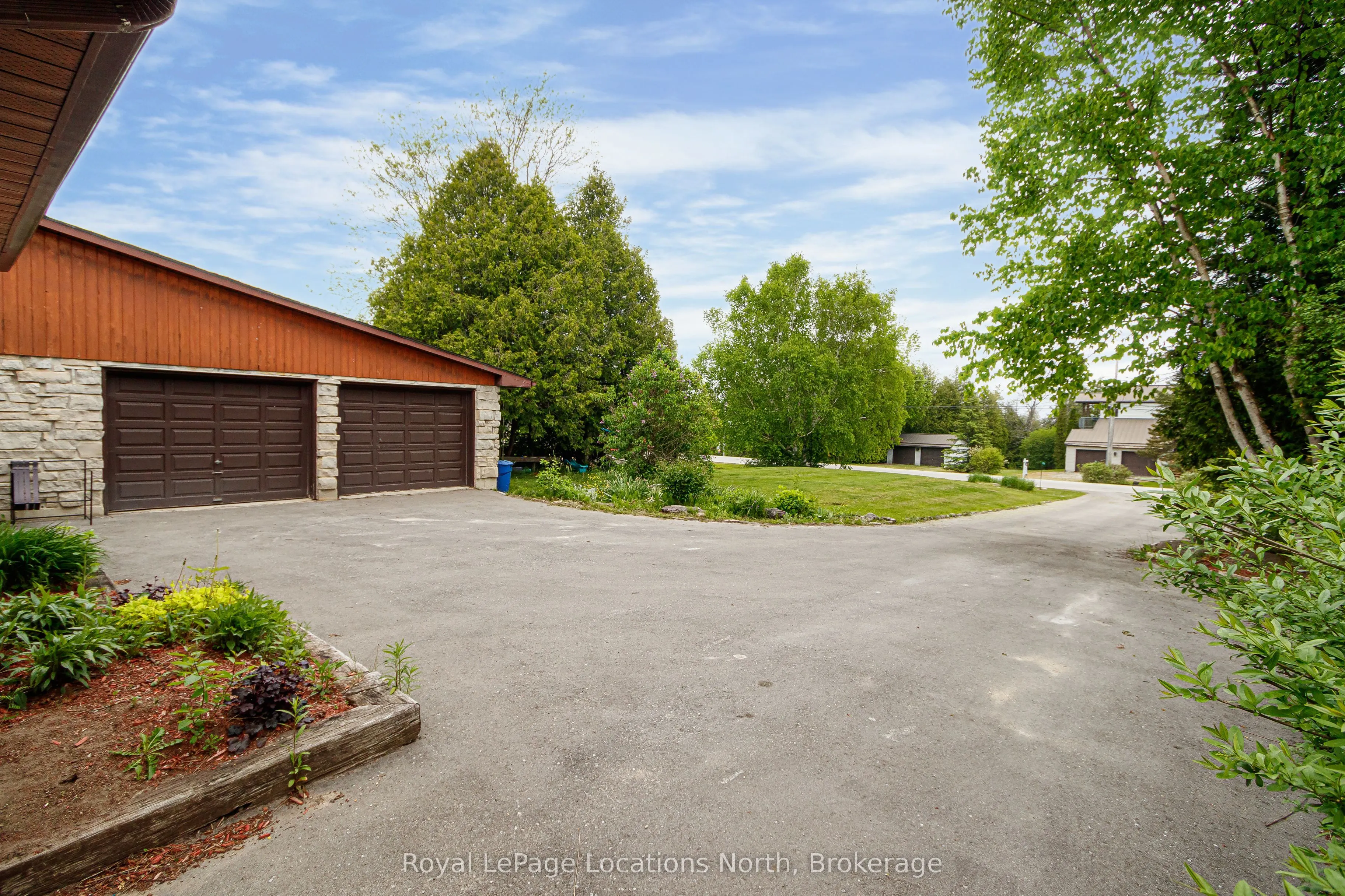 296 Lakeshore Road N
