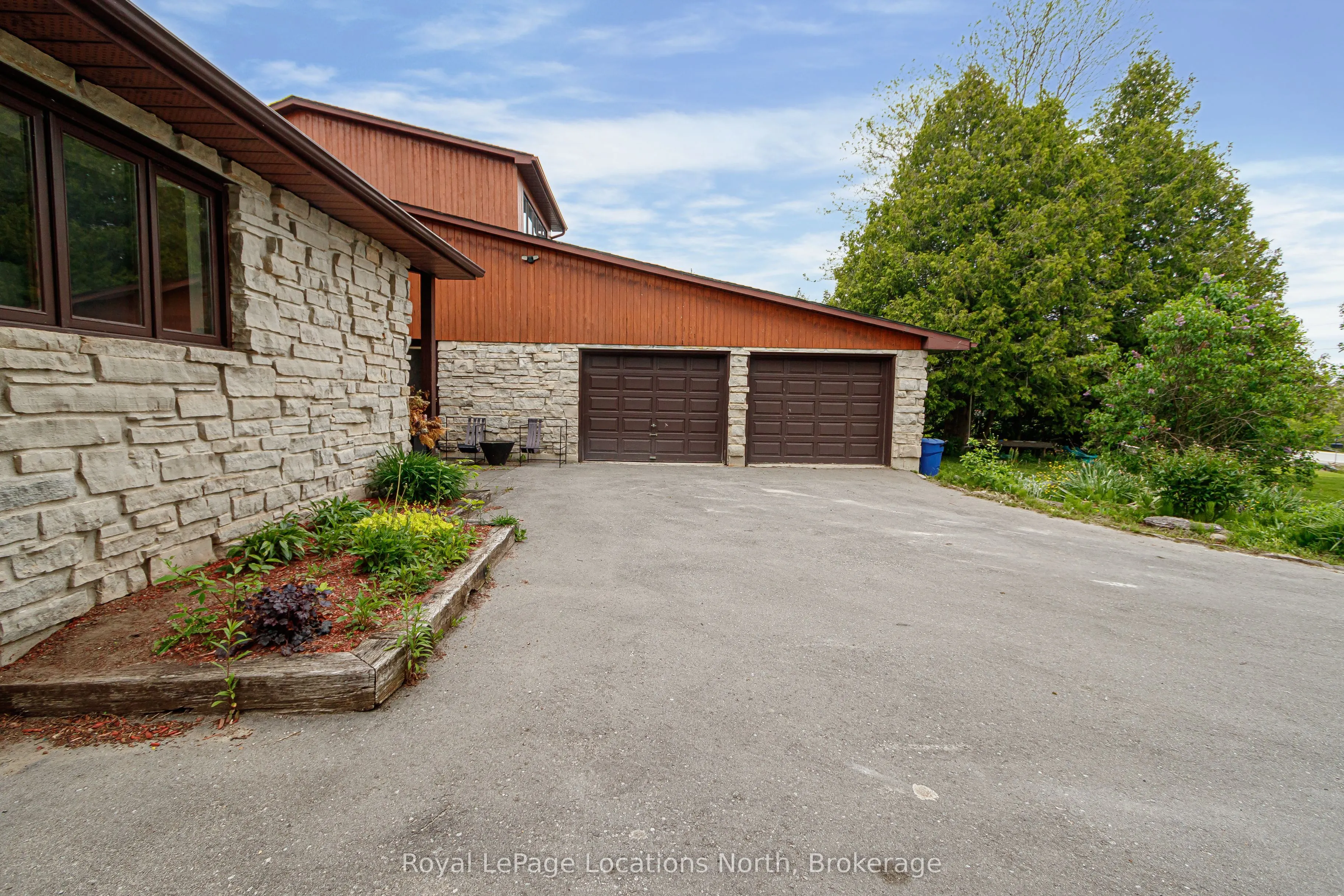 296 Lakeshore Road N