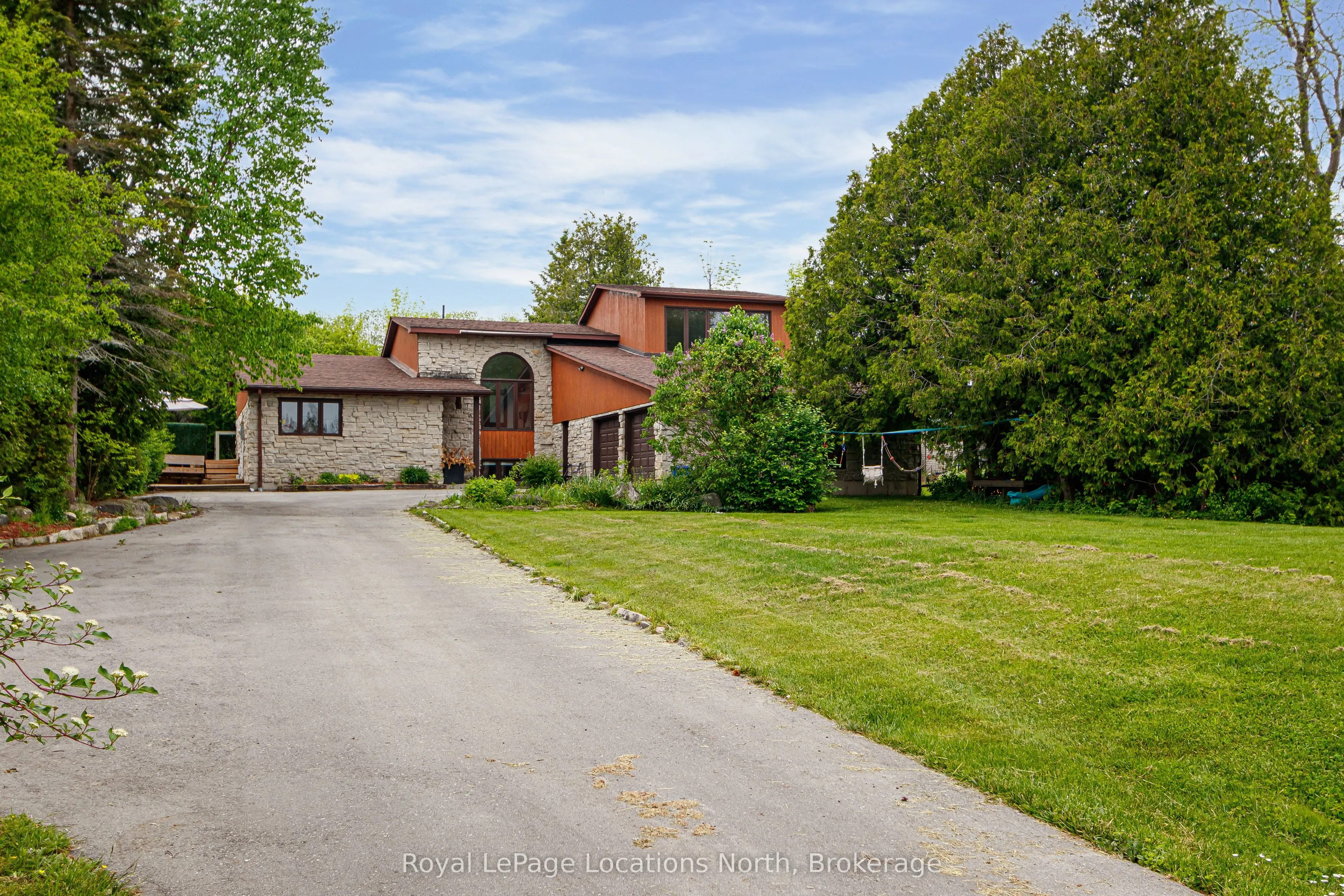 296 Lakeshore Road N