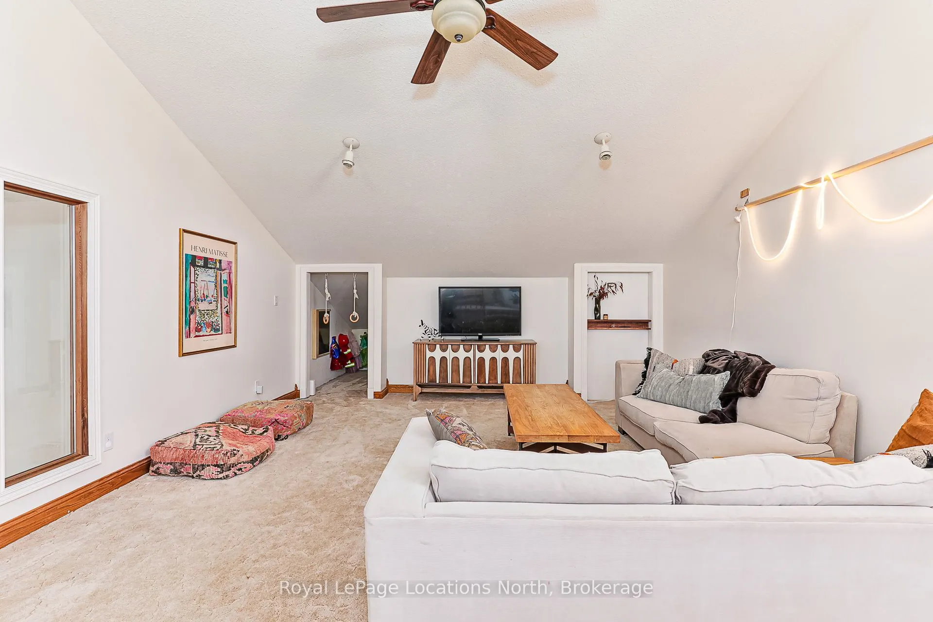 296 Lakeshore Road N