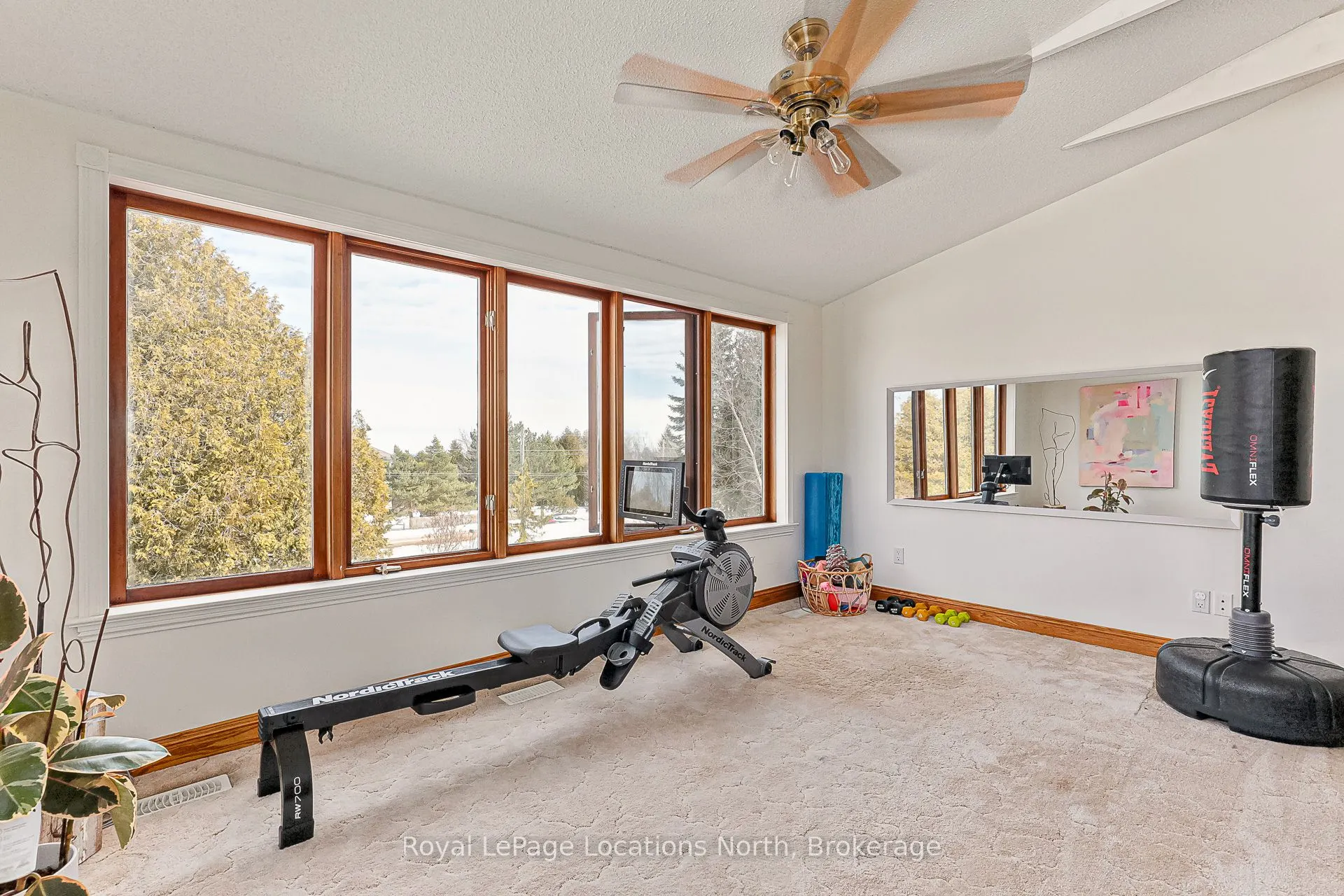 296 Lakeshore Road N