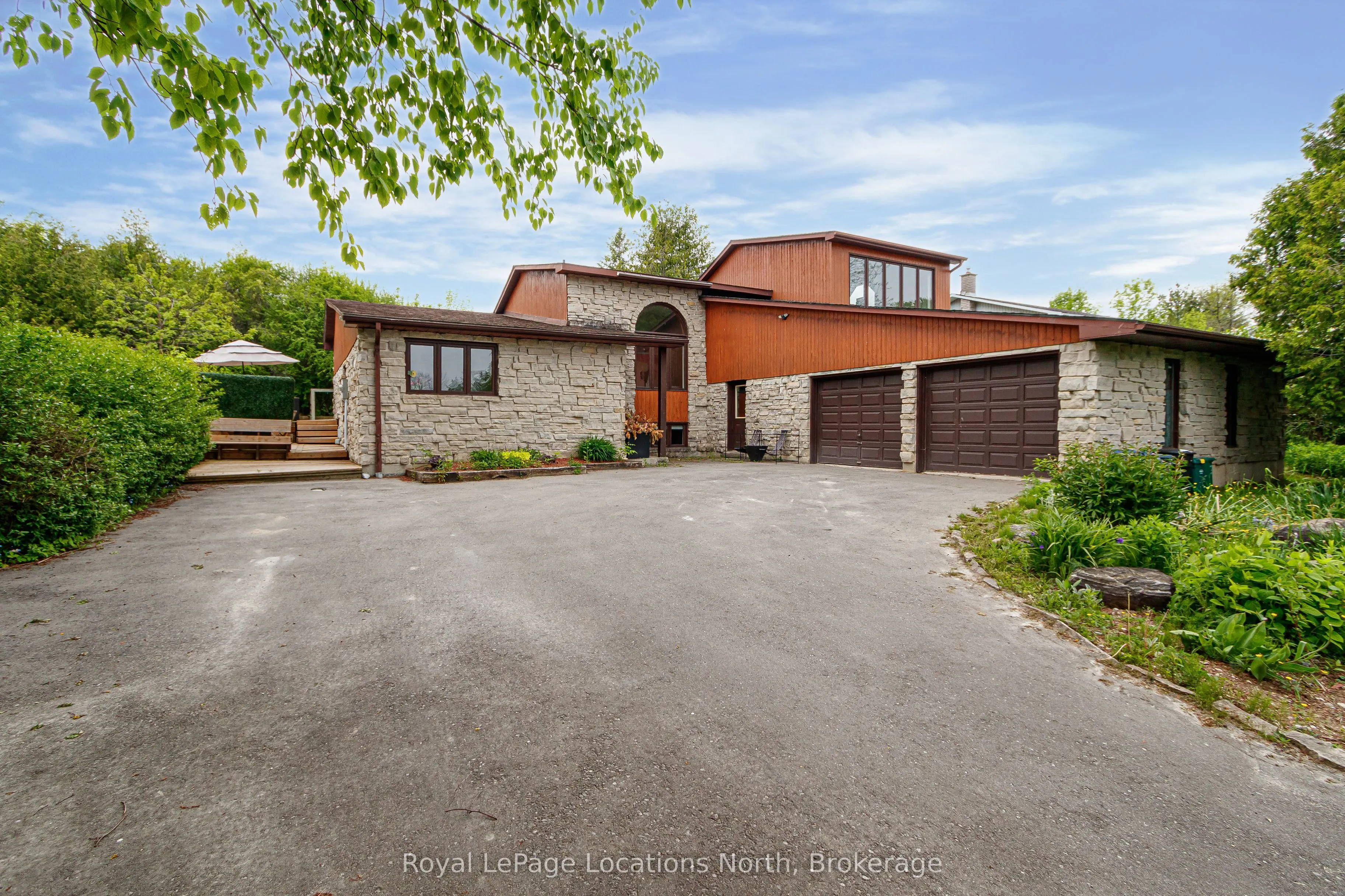 296 Lakeshore Road N