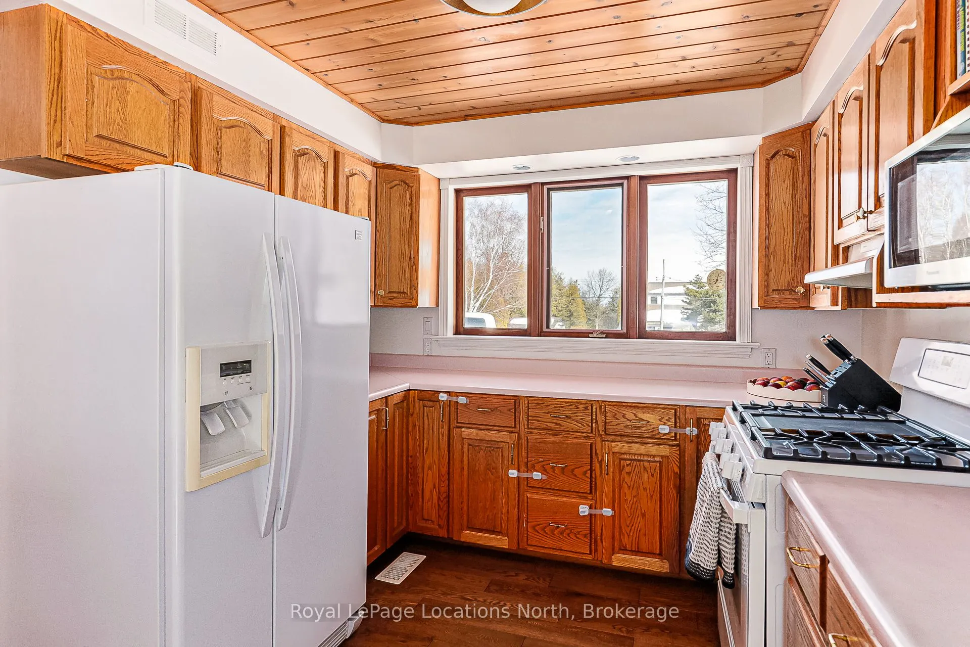 296 Lakeshore Road N