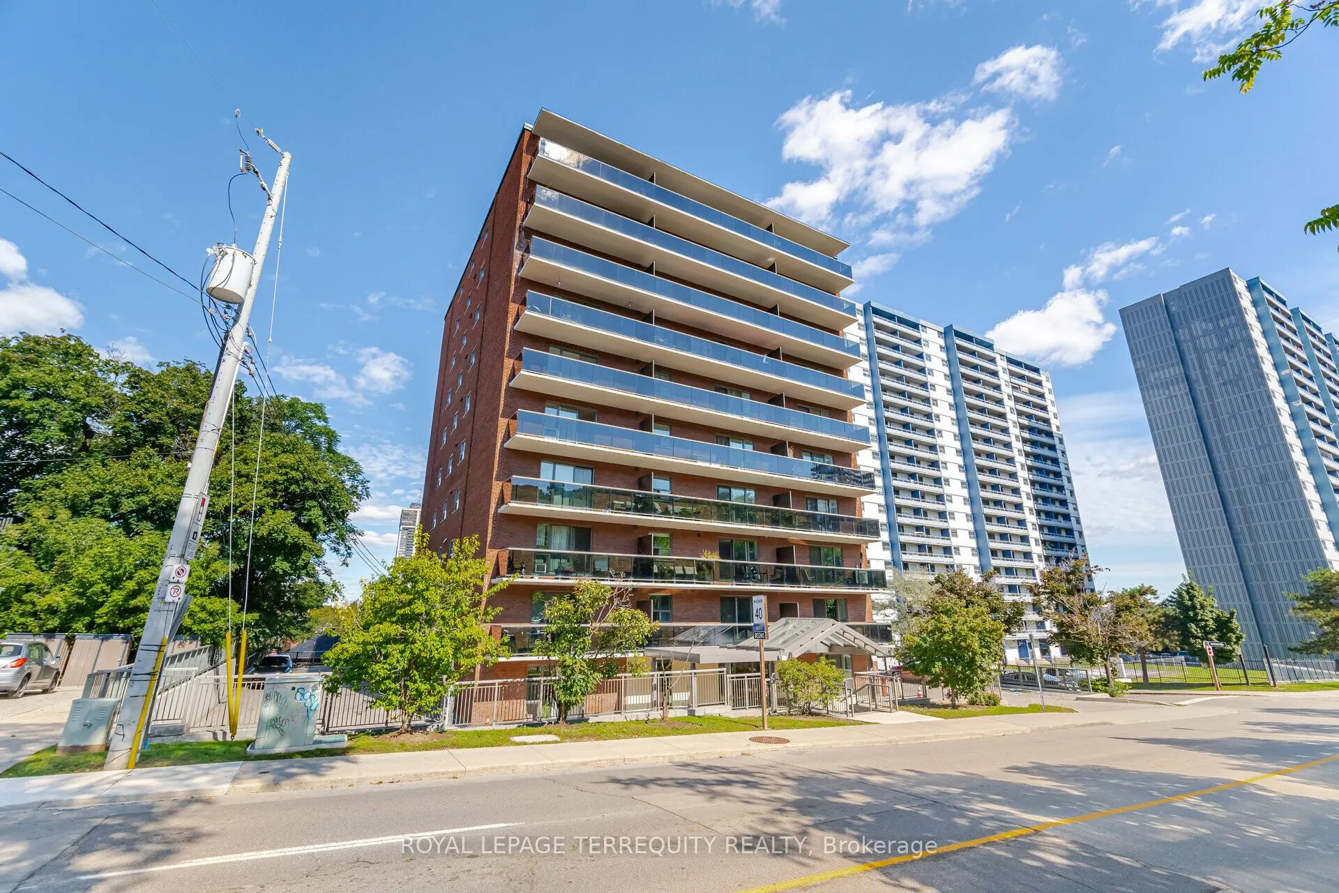 81 Charlton Avenue E, #101
