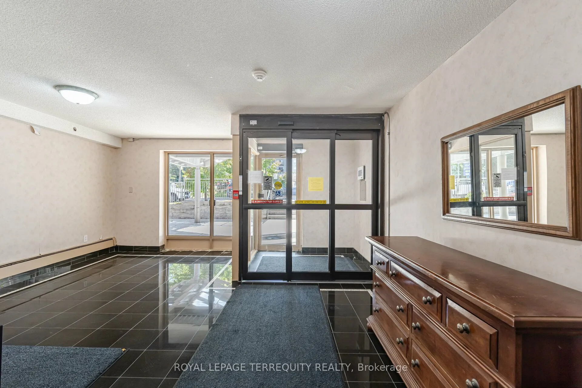 81 Charlton Avenue E, #101