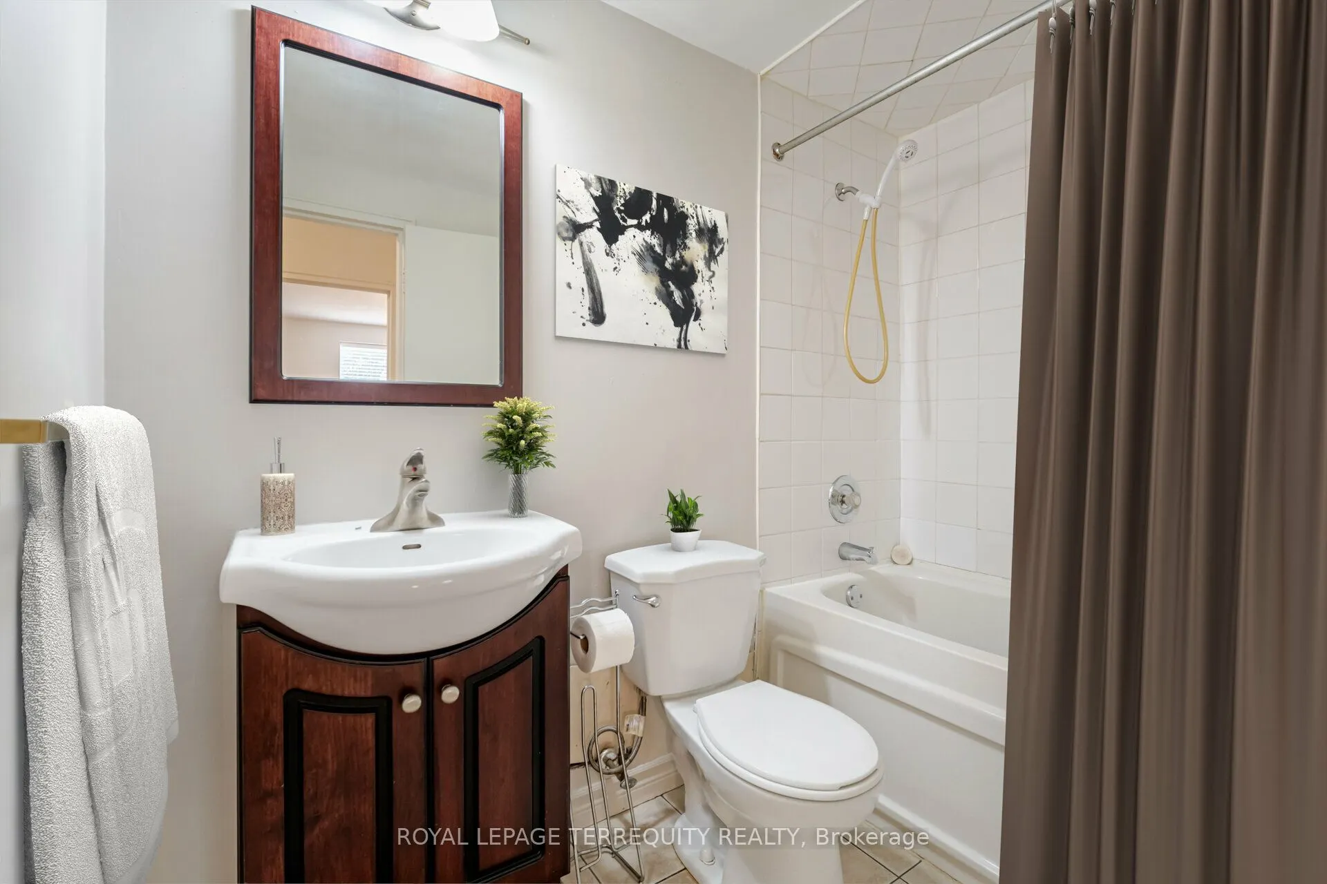 81 Charlton Avenue E, #101