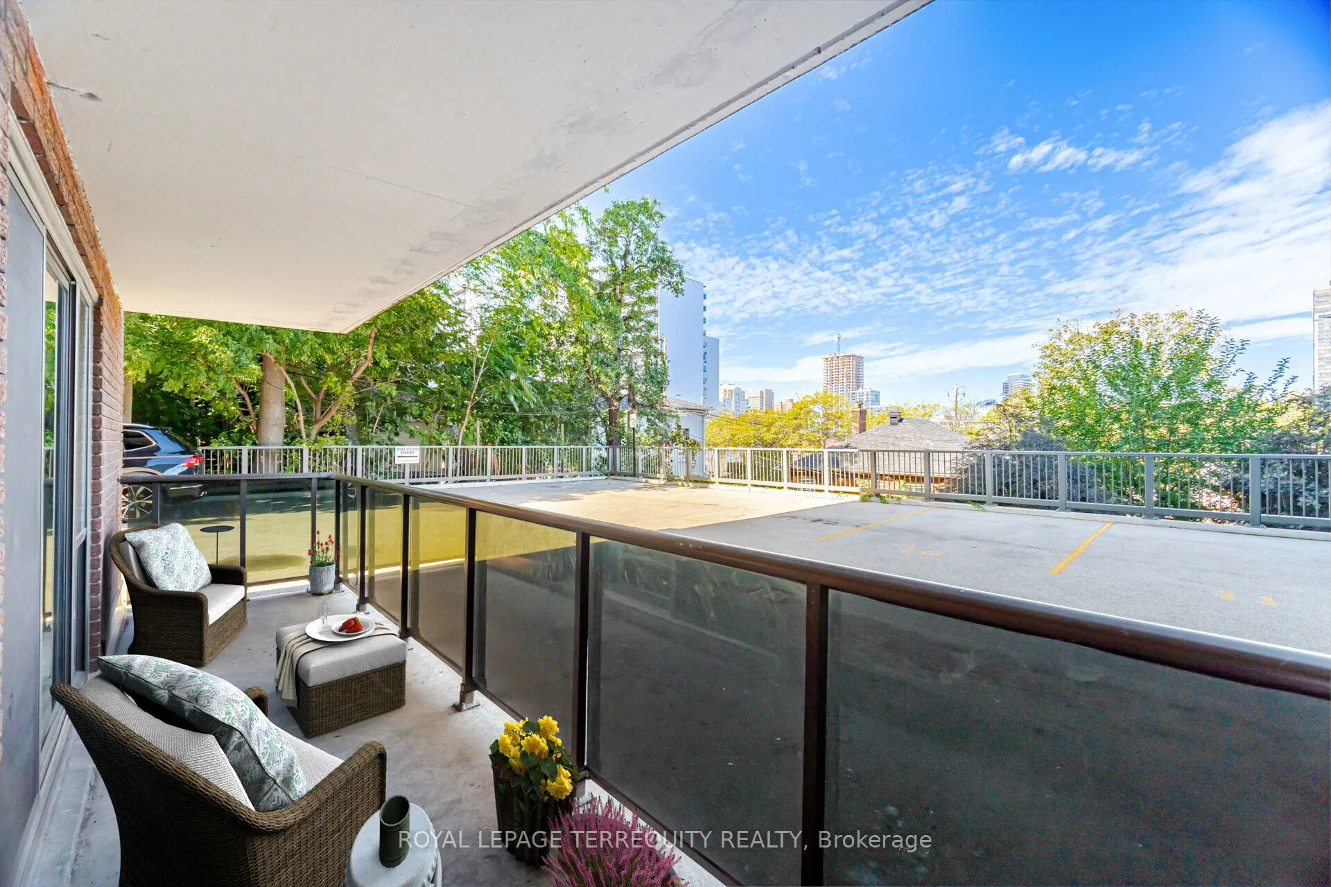 81 Charlton Avenue E, #101