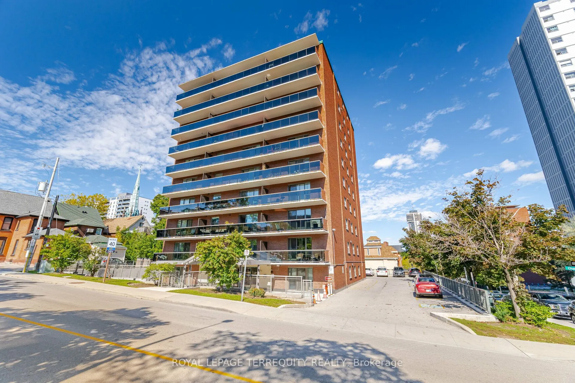 81 Charlton Avenue E, #101