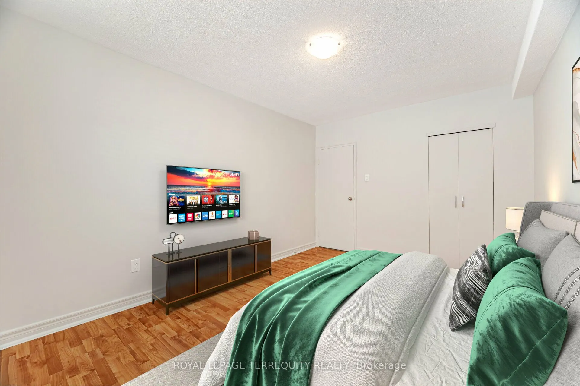 81 Charlton Avenue E, #101