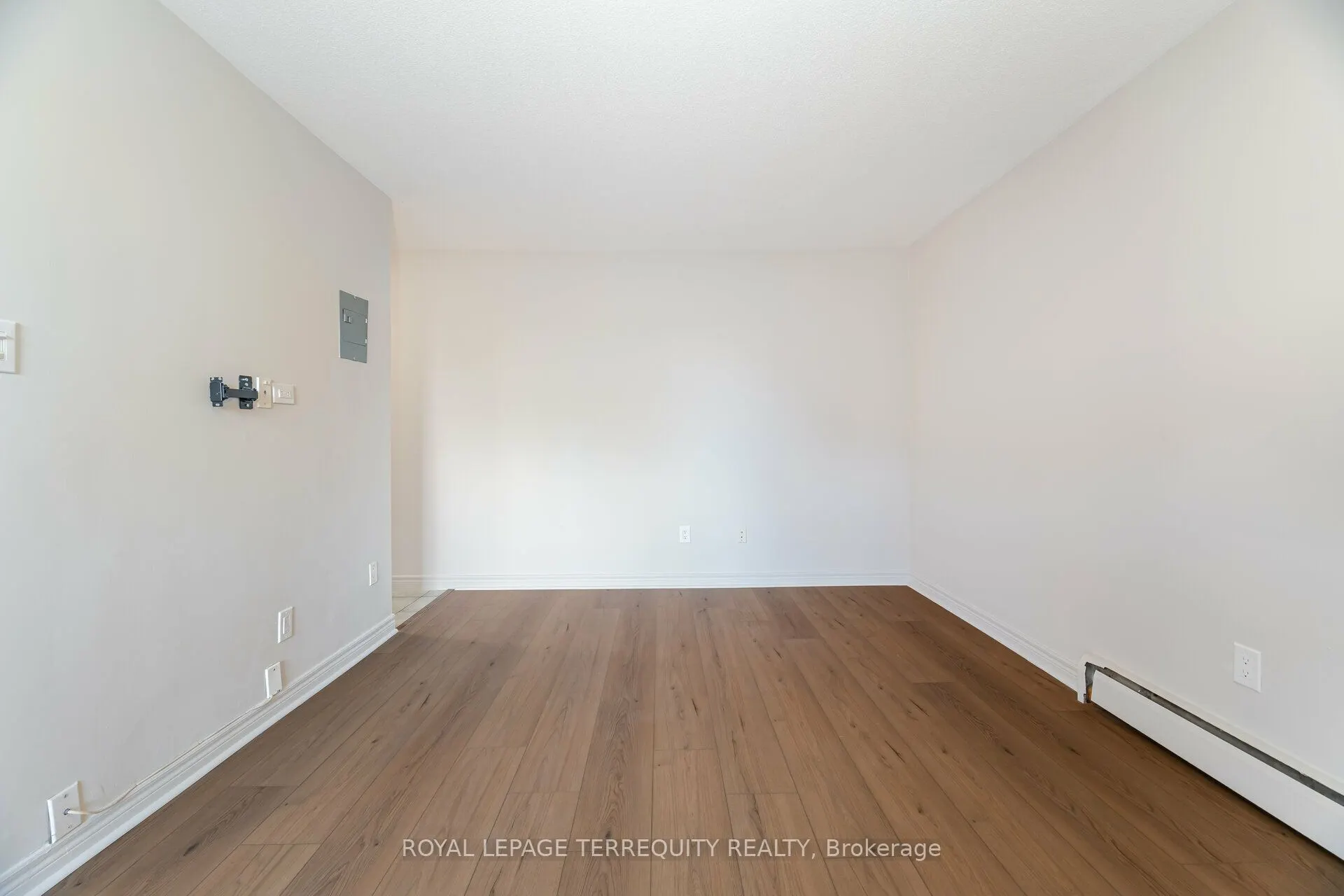81 Charlton Avenue E, #101