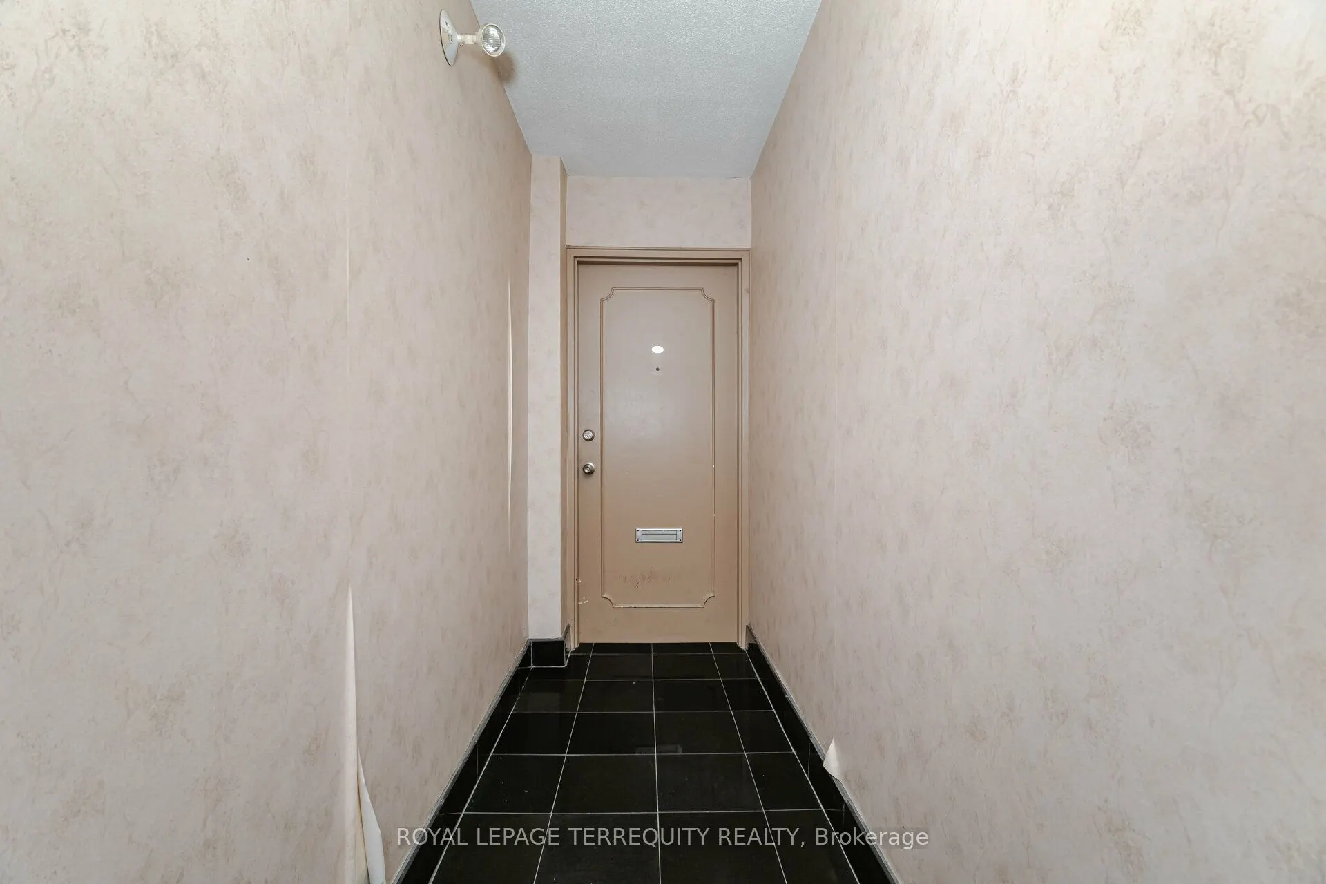 81 Charlton Avenue E, #101