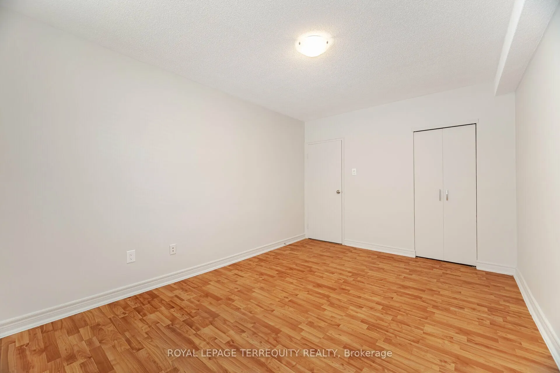 81 Charlton Avenue E, #101