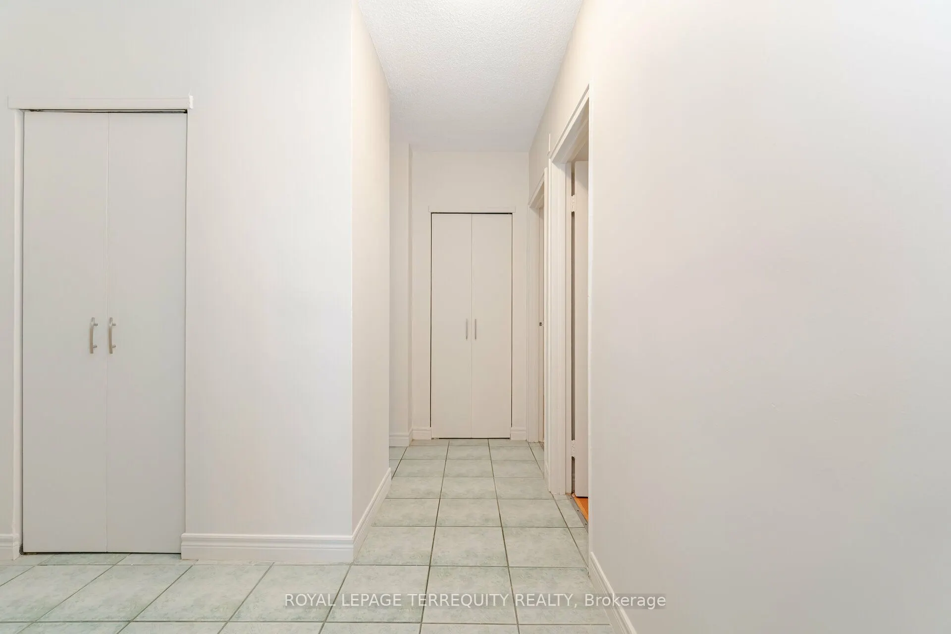 81 Charlton Avenue E, #101