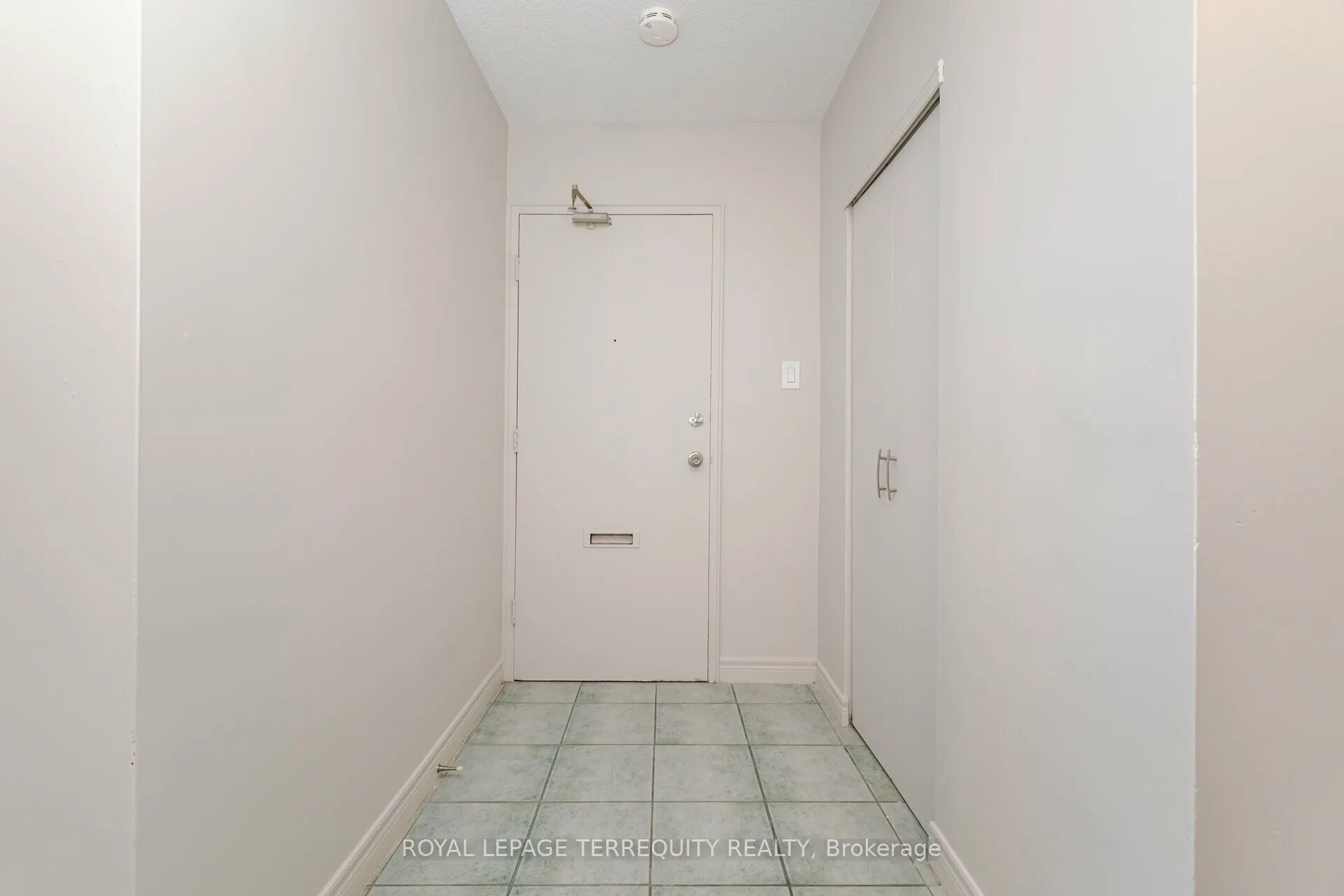 81 Charlton Avenue E, #101