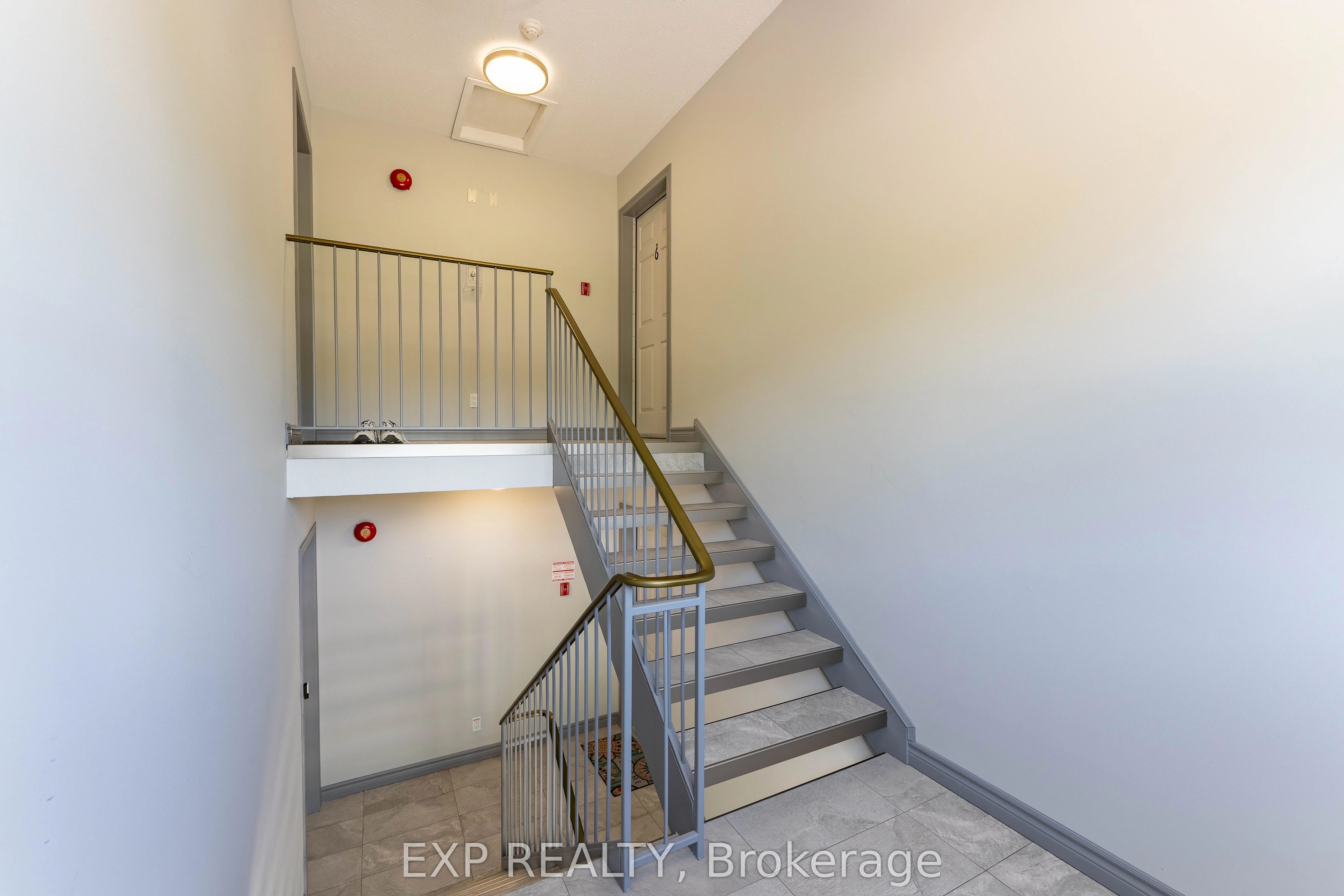 160 EDWARDS Street, #B6