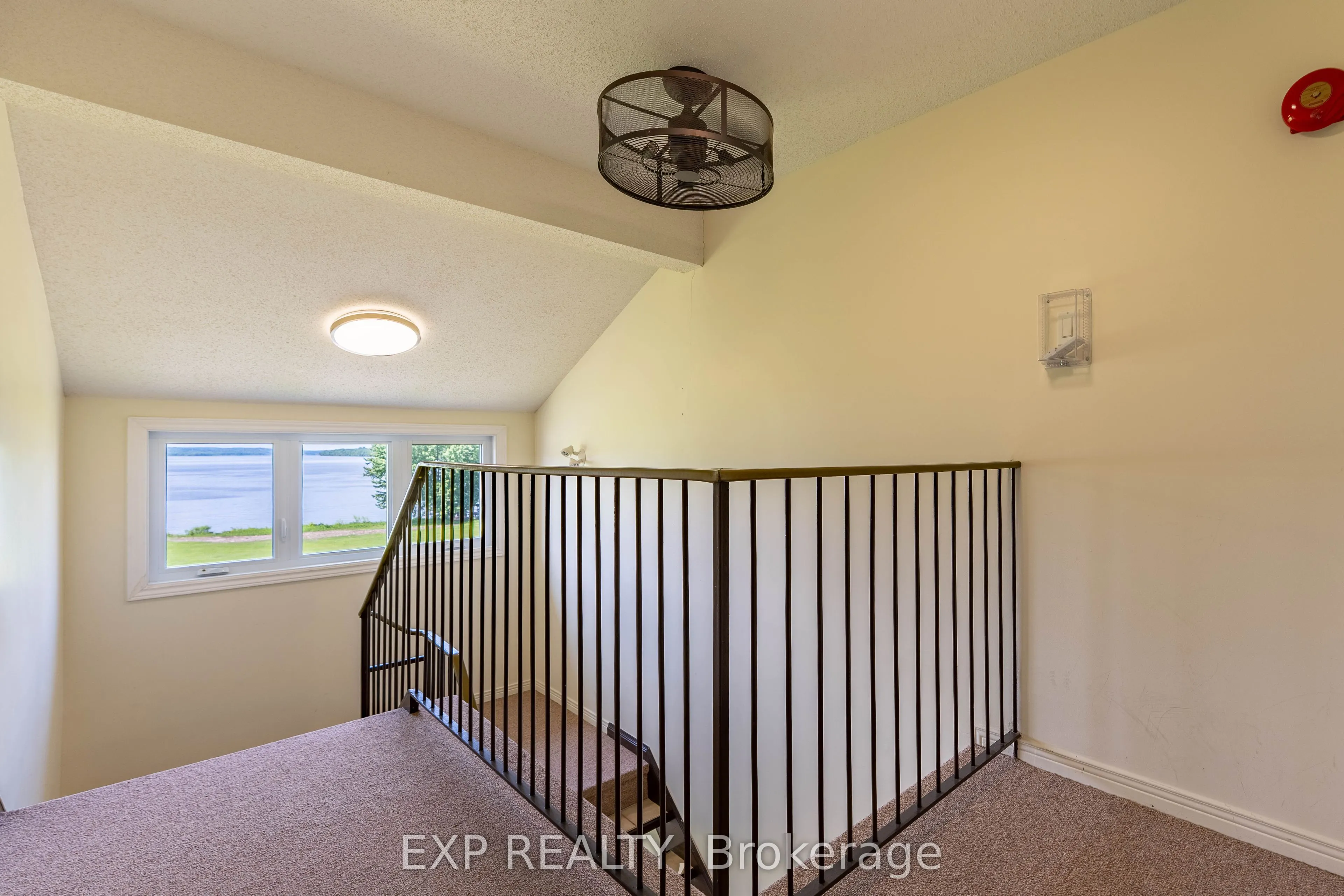 160 EDWARDS Street, #B6