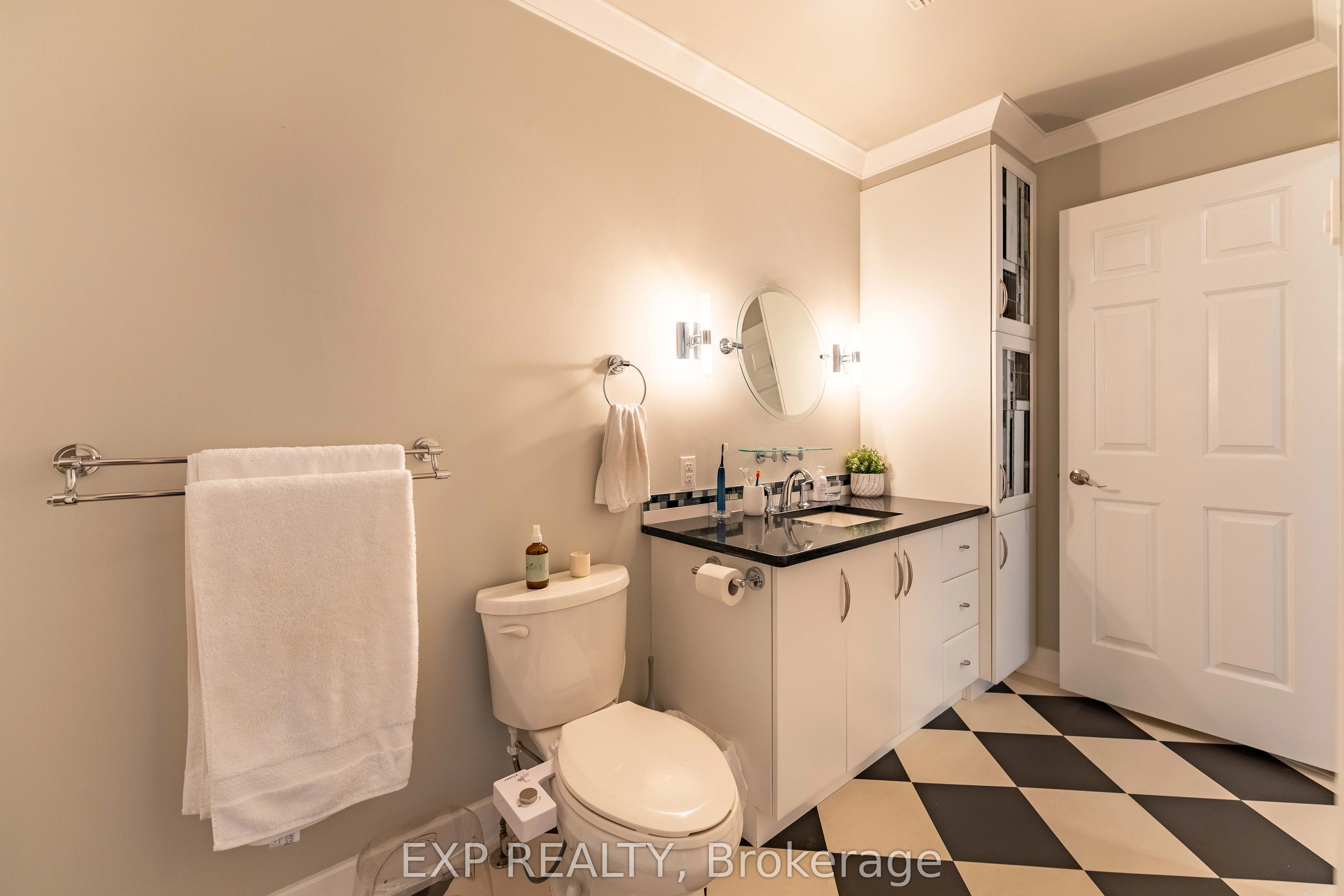 160 EDWARDS Street, #B6